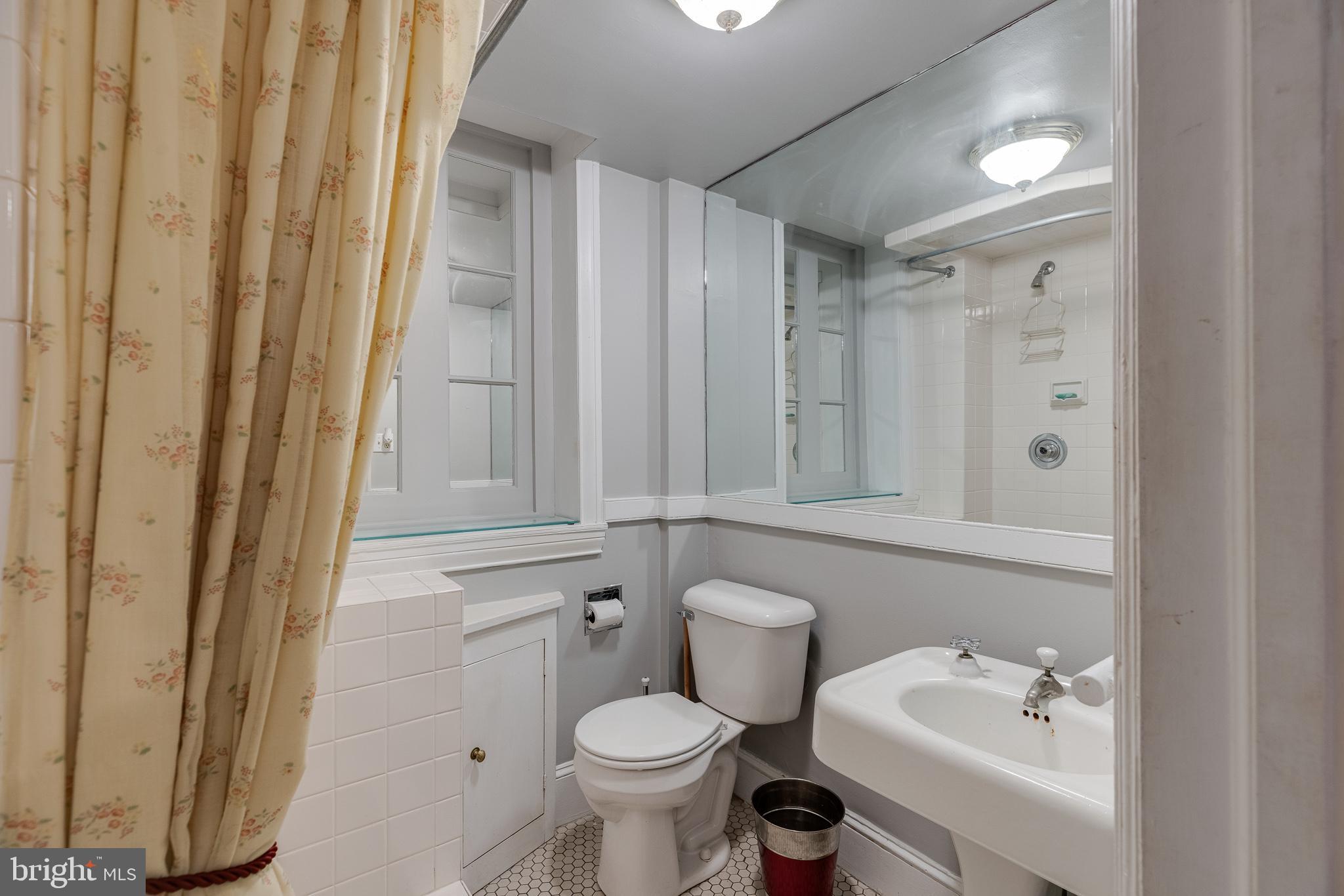 WASHINGTON SQ WEST - Residential