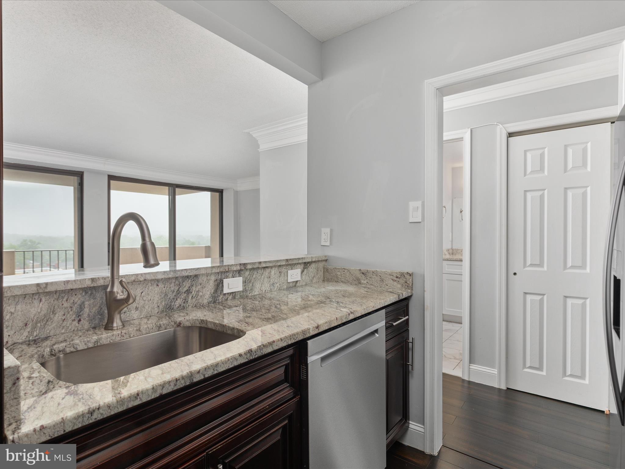 4141 N HENDERSON ROAD N 809