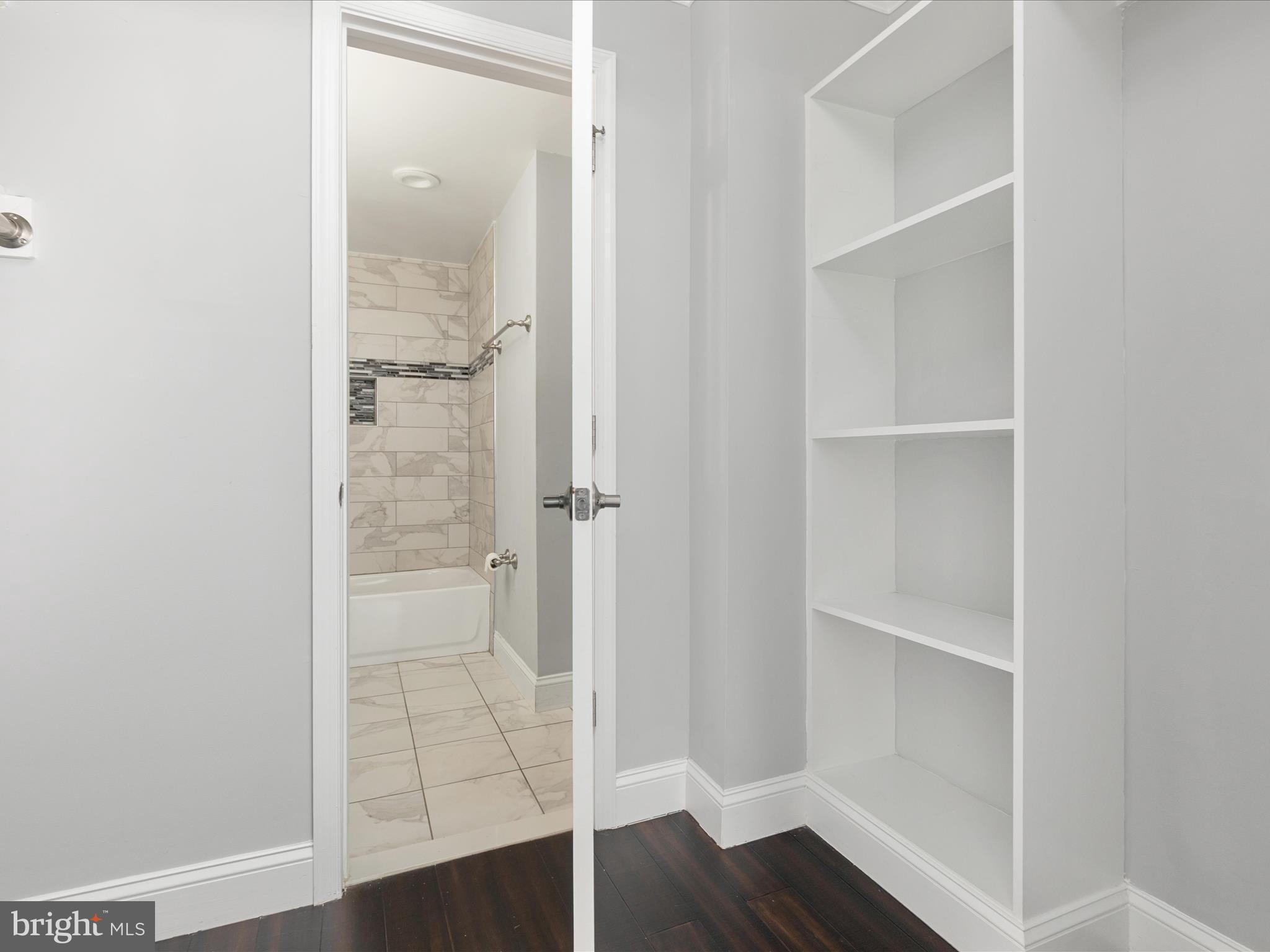 HYDE PARK - Residential