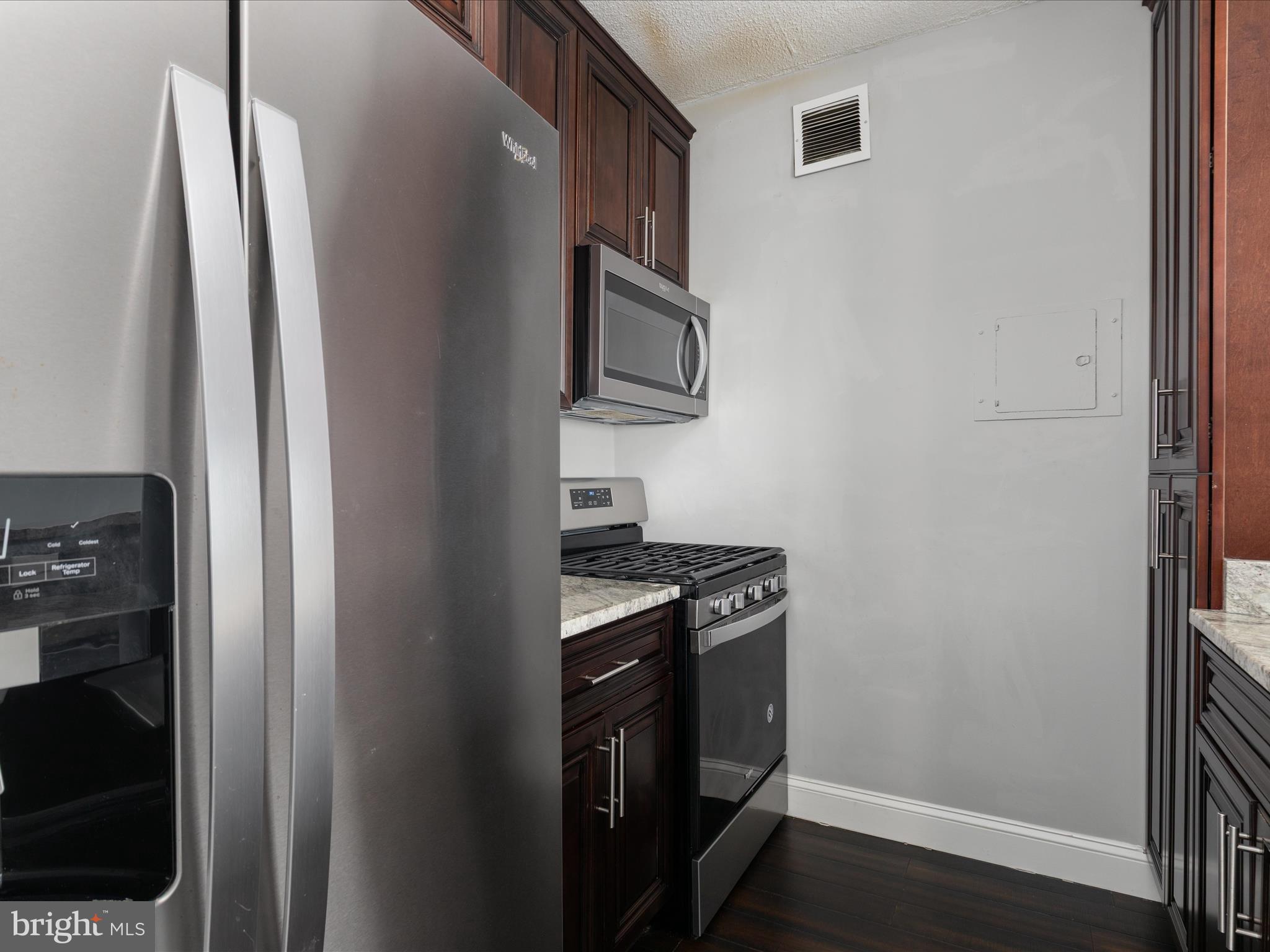 HYDE PARK - Residential