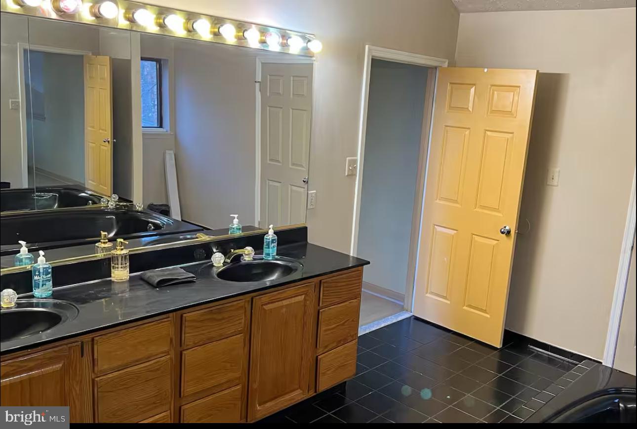 LONG BEACH - Residential