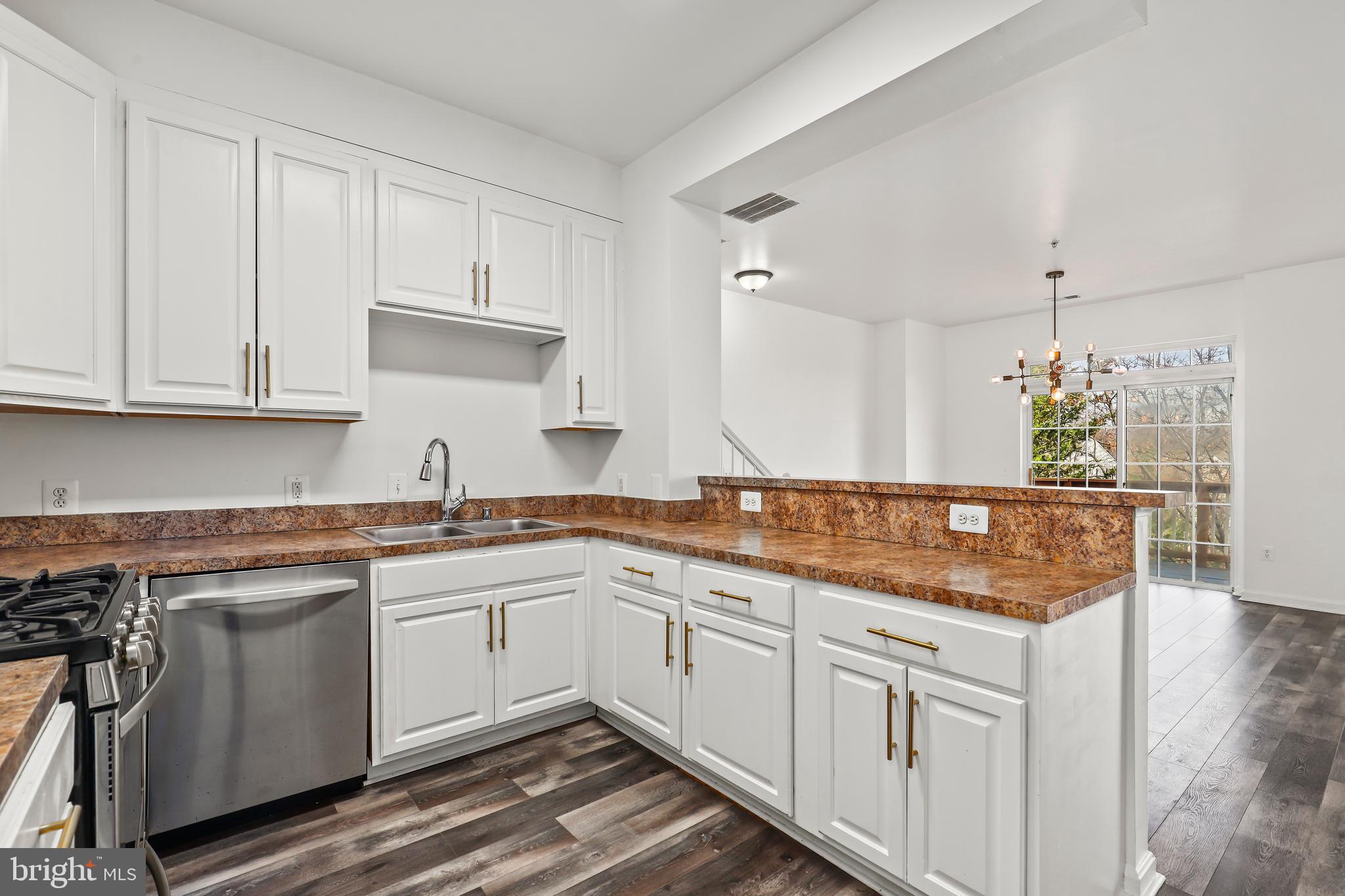 THE COMMONS ON WILLIAM SQUARE - Residential Lease