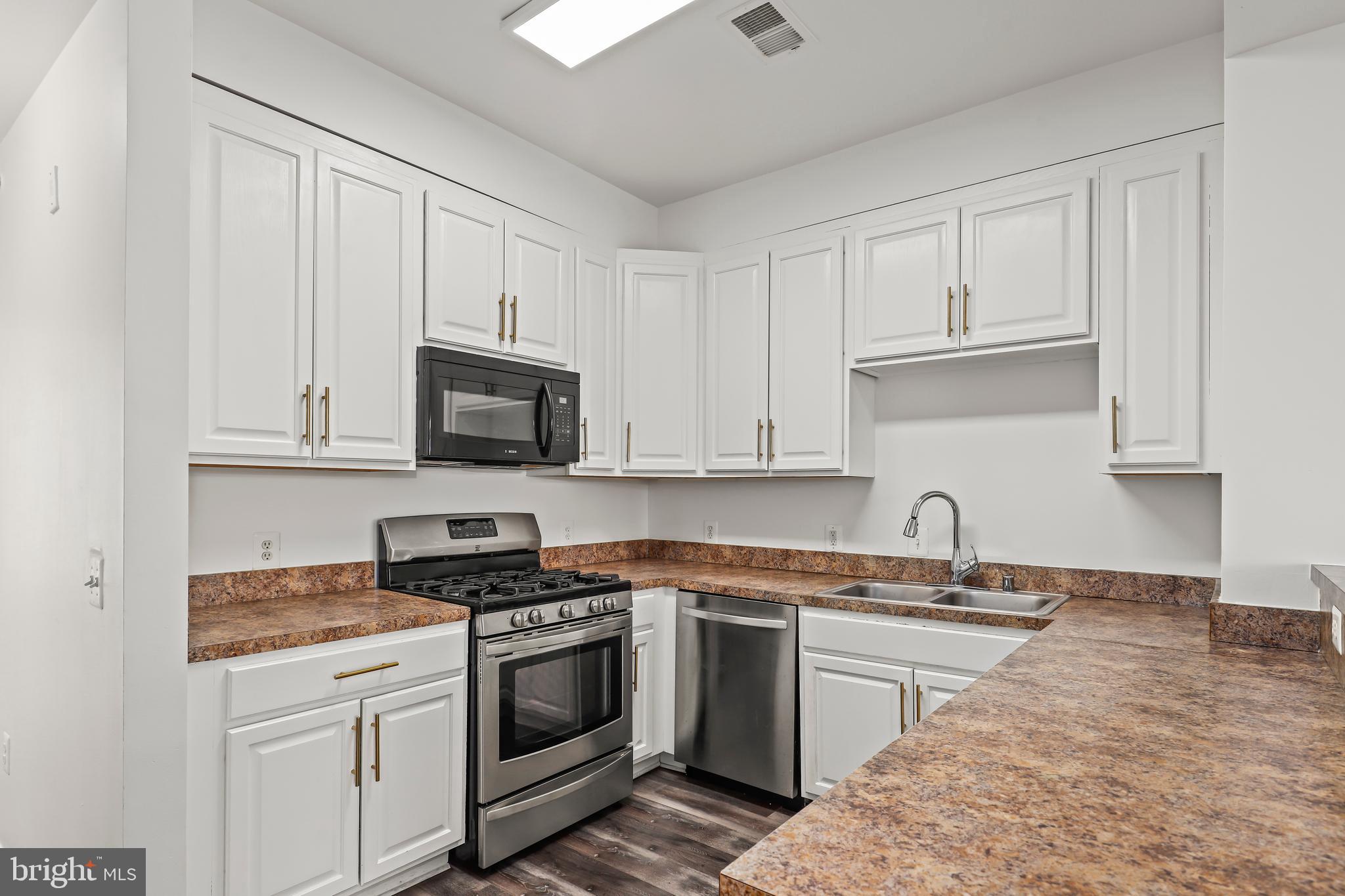 THE COMMONS ON WILLIAM SQUARE - Residential Lease