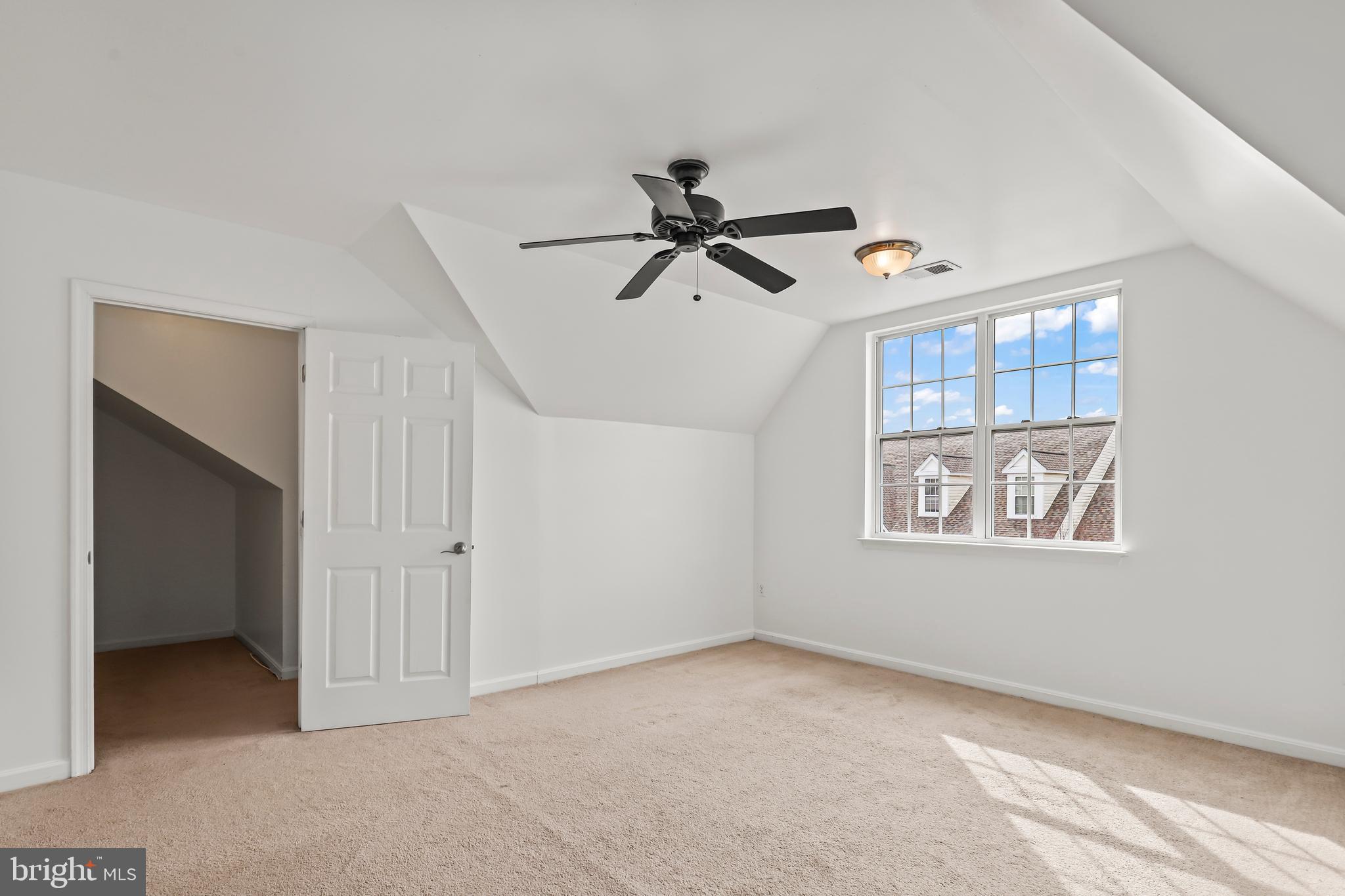 THE COMMONS ON WILLIAM SQUARE - Residential Lease