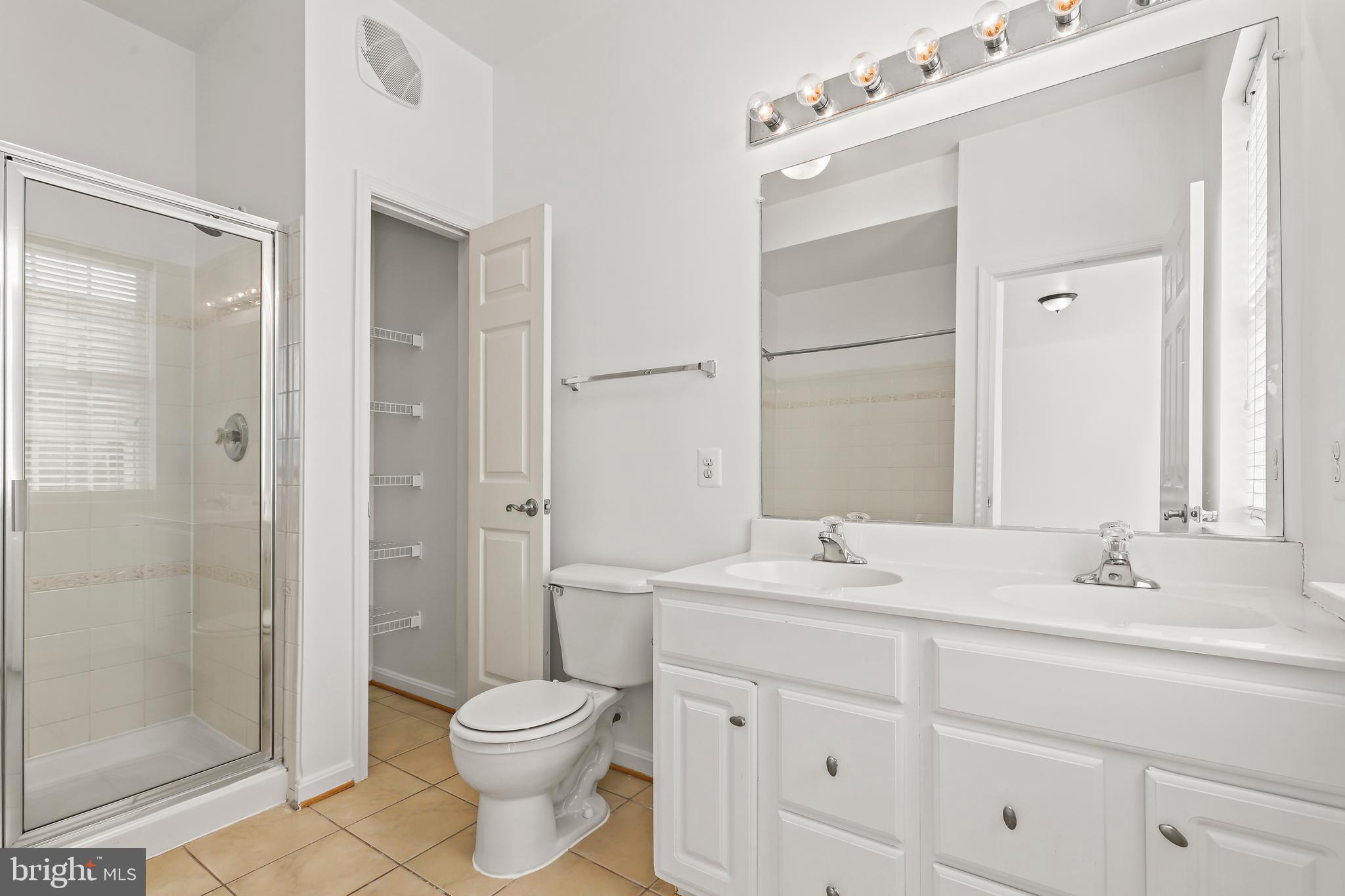 THE COMMONS ON WILLIAM SQUARE - Residential Lease