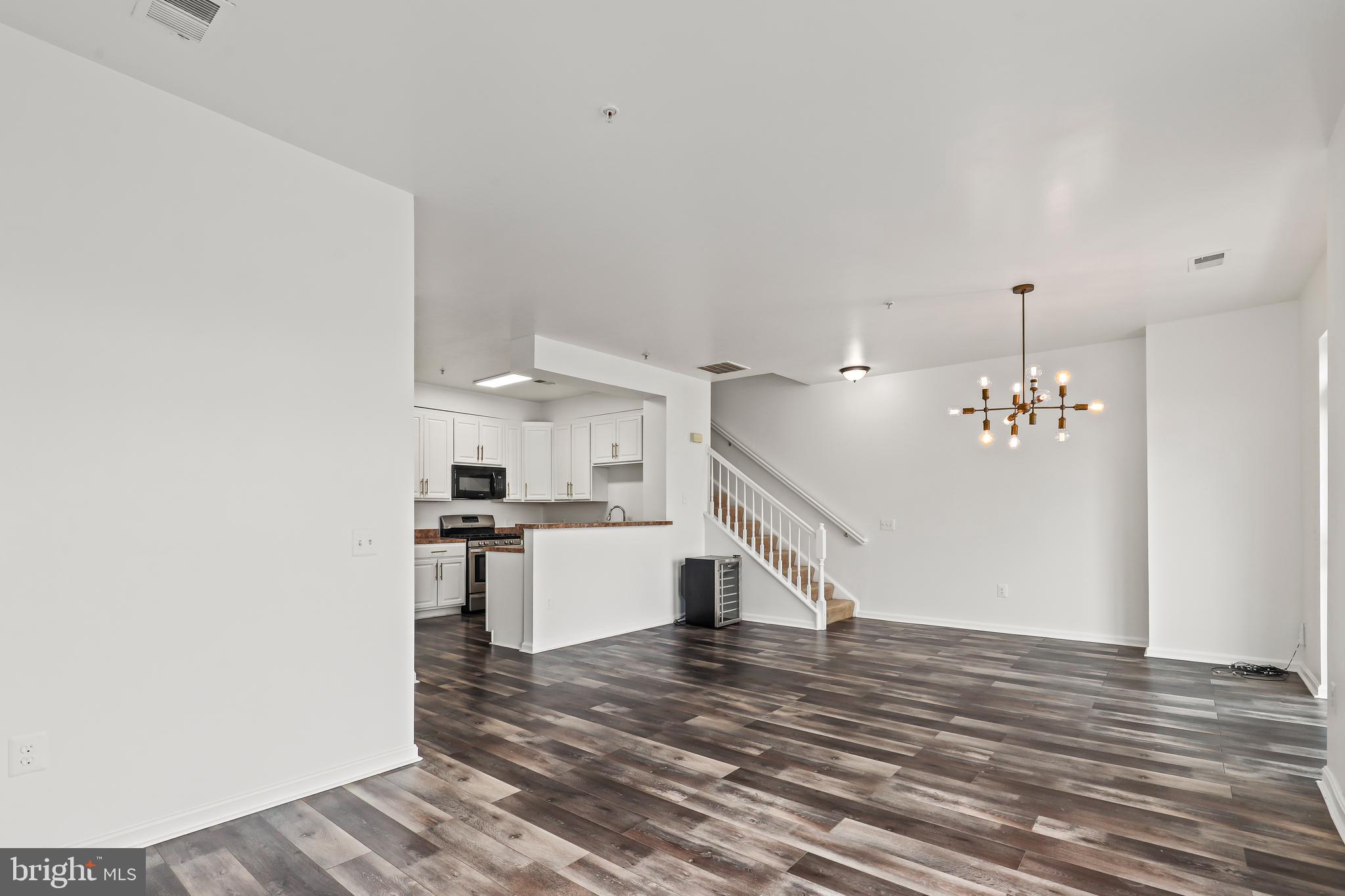 THE COMMONS ON WILLIAM SQUARE - Residential Lease