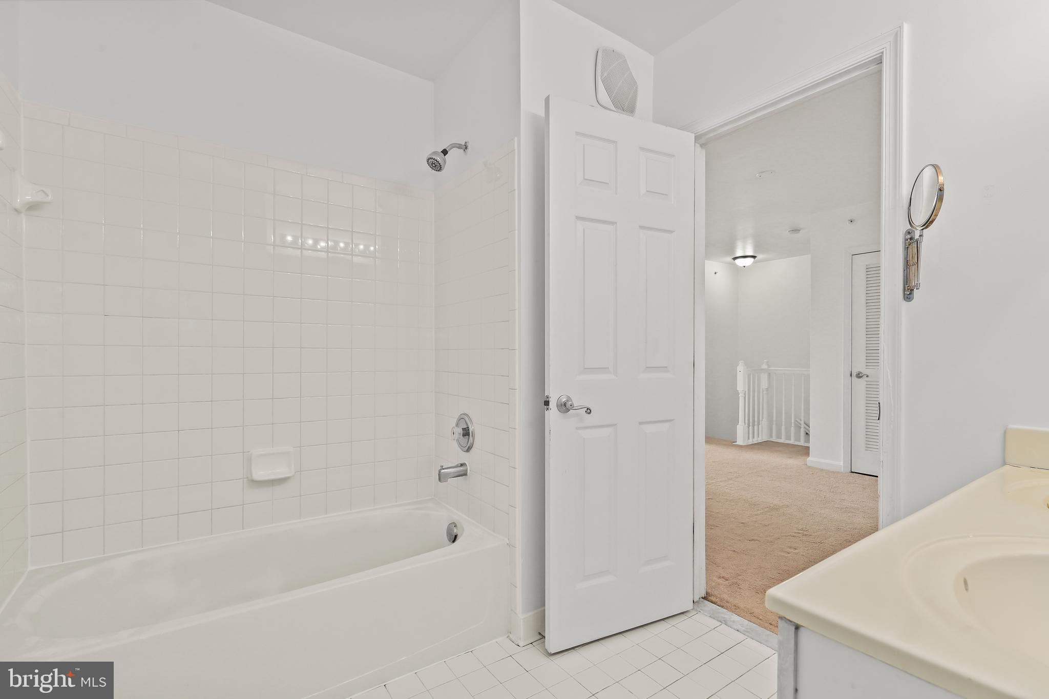 THE COMMONS ON WILLIAM SQUARE - Residential Lease