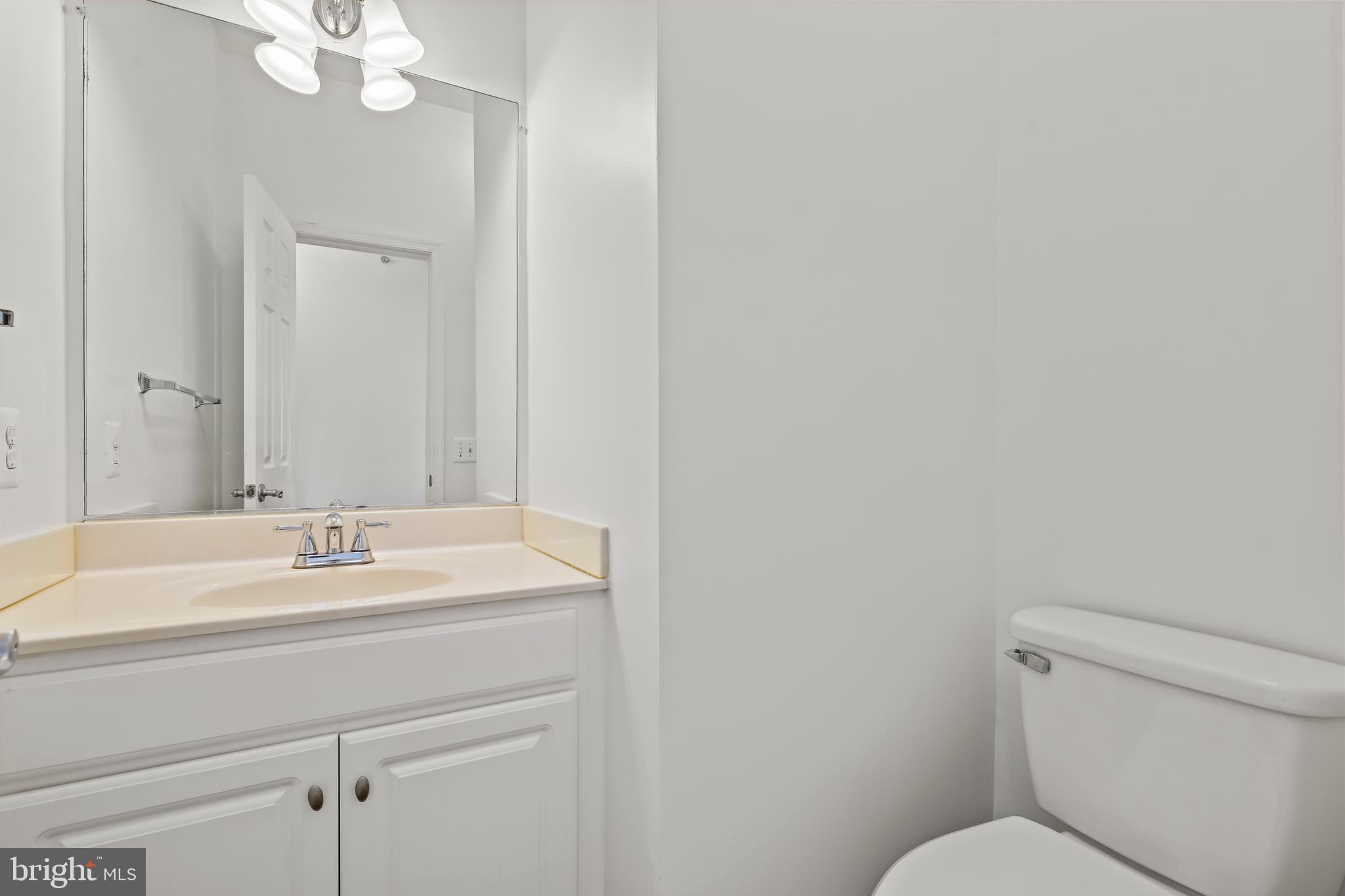 THE COMMONS ON WILLIAM SQUARE - Residential Lease