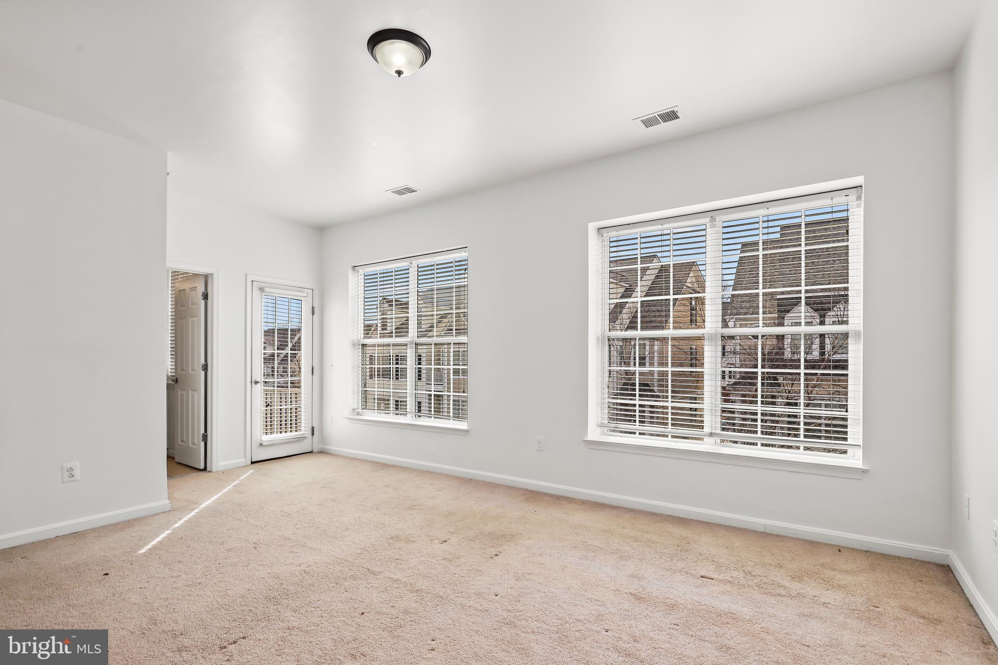 THE COMMONS ON WILLIAM SQUARE - Residential Lease