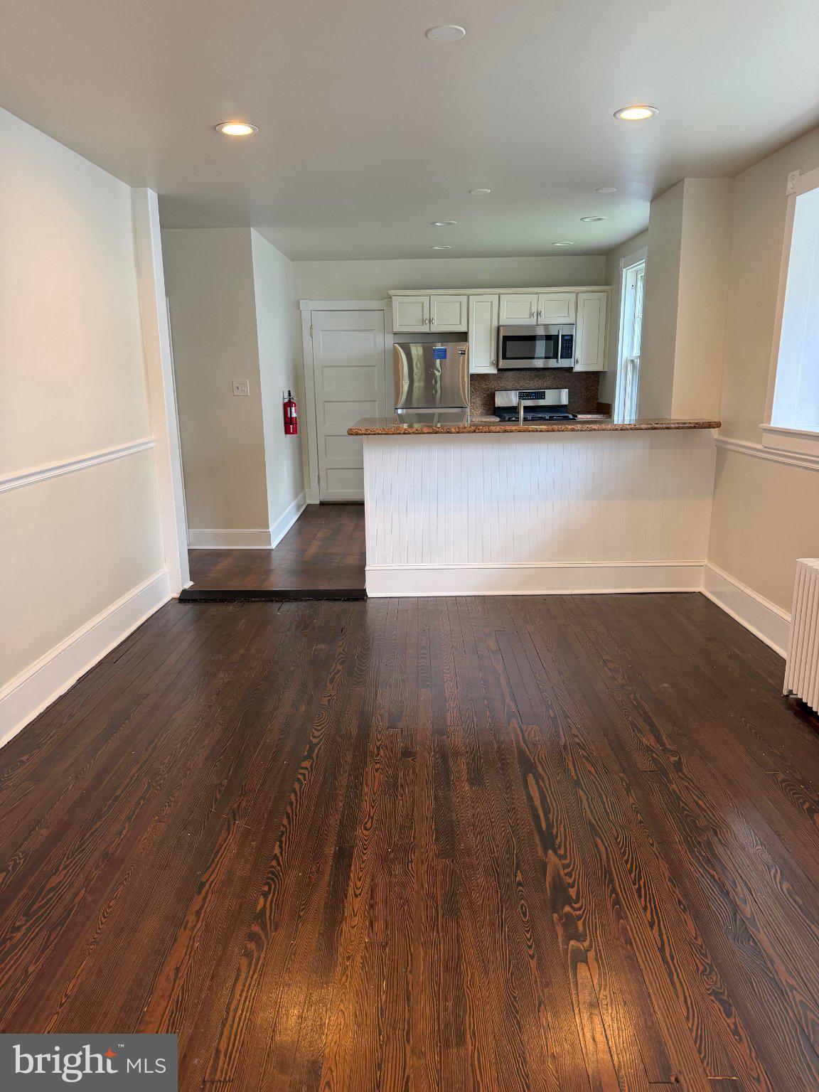 817 CHAMBERS AVENUE 1ST FLOOR