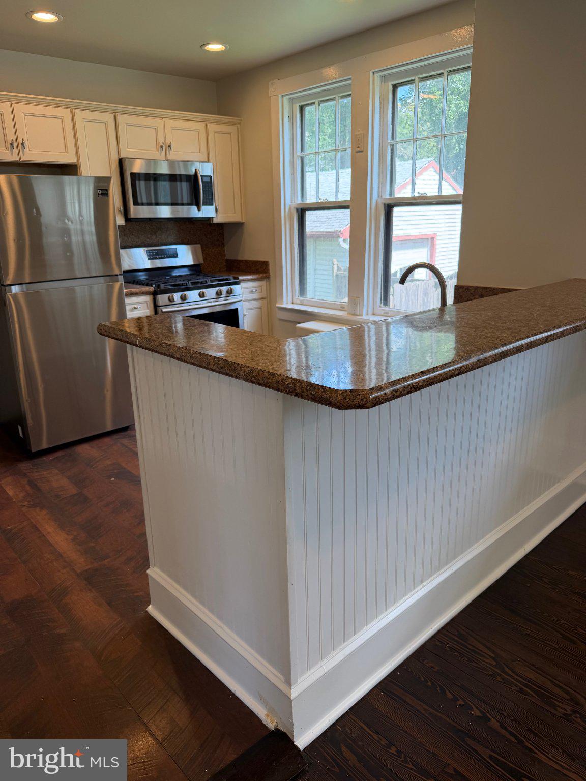 817 CHAMBERS AVENUE 1ST FLOOR