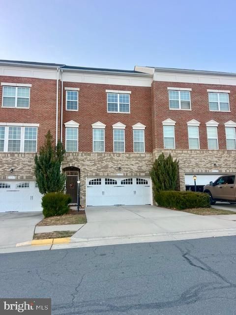 Townhouse For Sale - 23197 Tradewind Drive<br/> BRAMBLETON, VA 20148