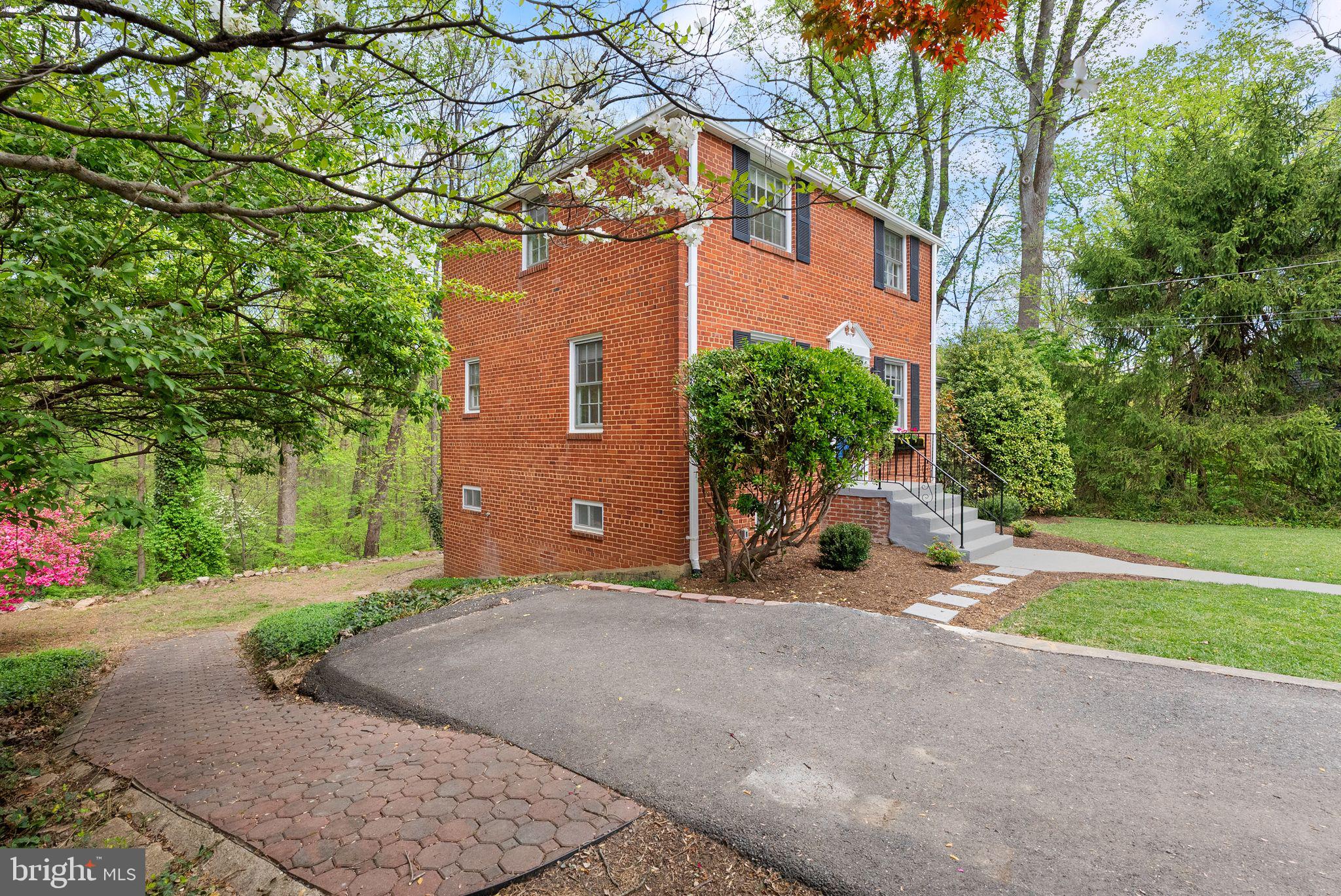 BROYHILL CREST - Residential