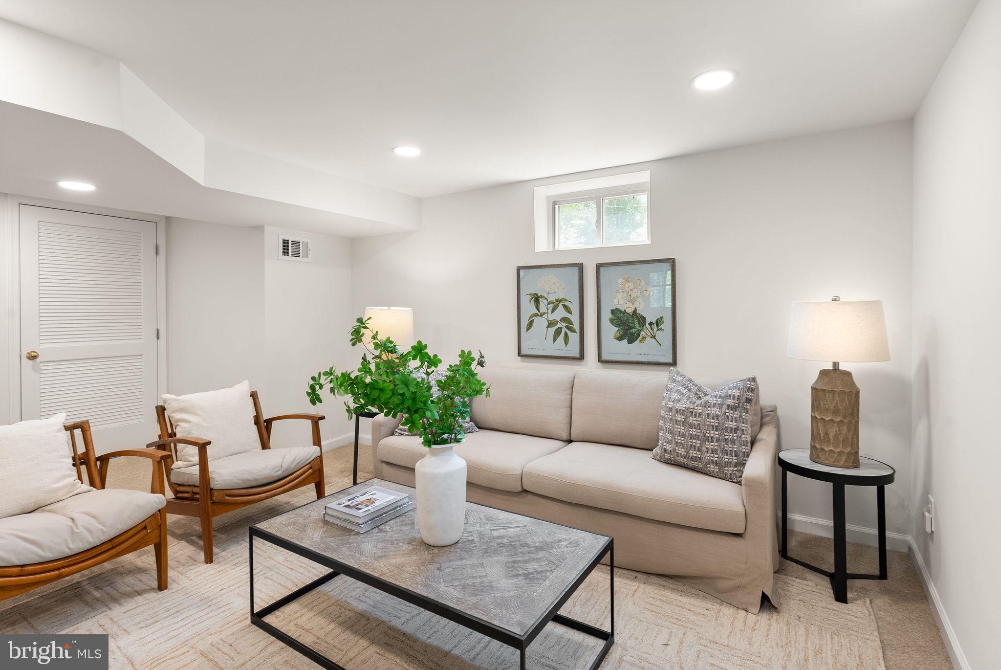 BROYHILL CREST - Residential