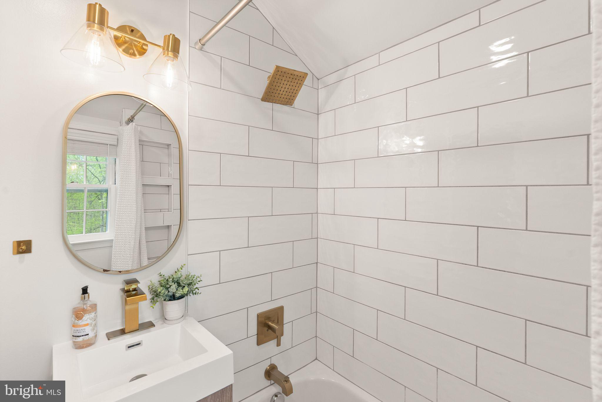 BROYHILL CREST - Residential