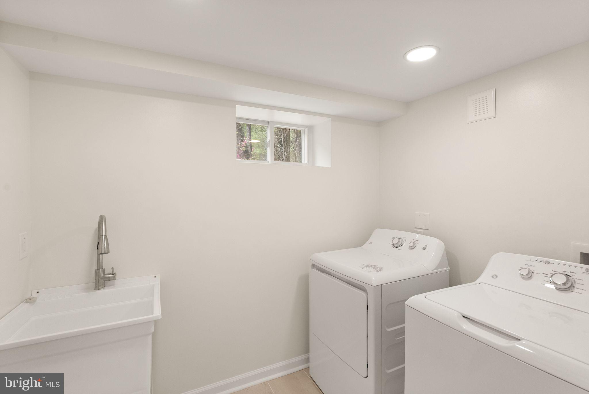 BROYHILL CREST - Residential