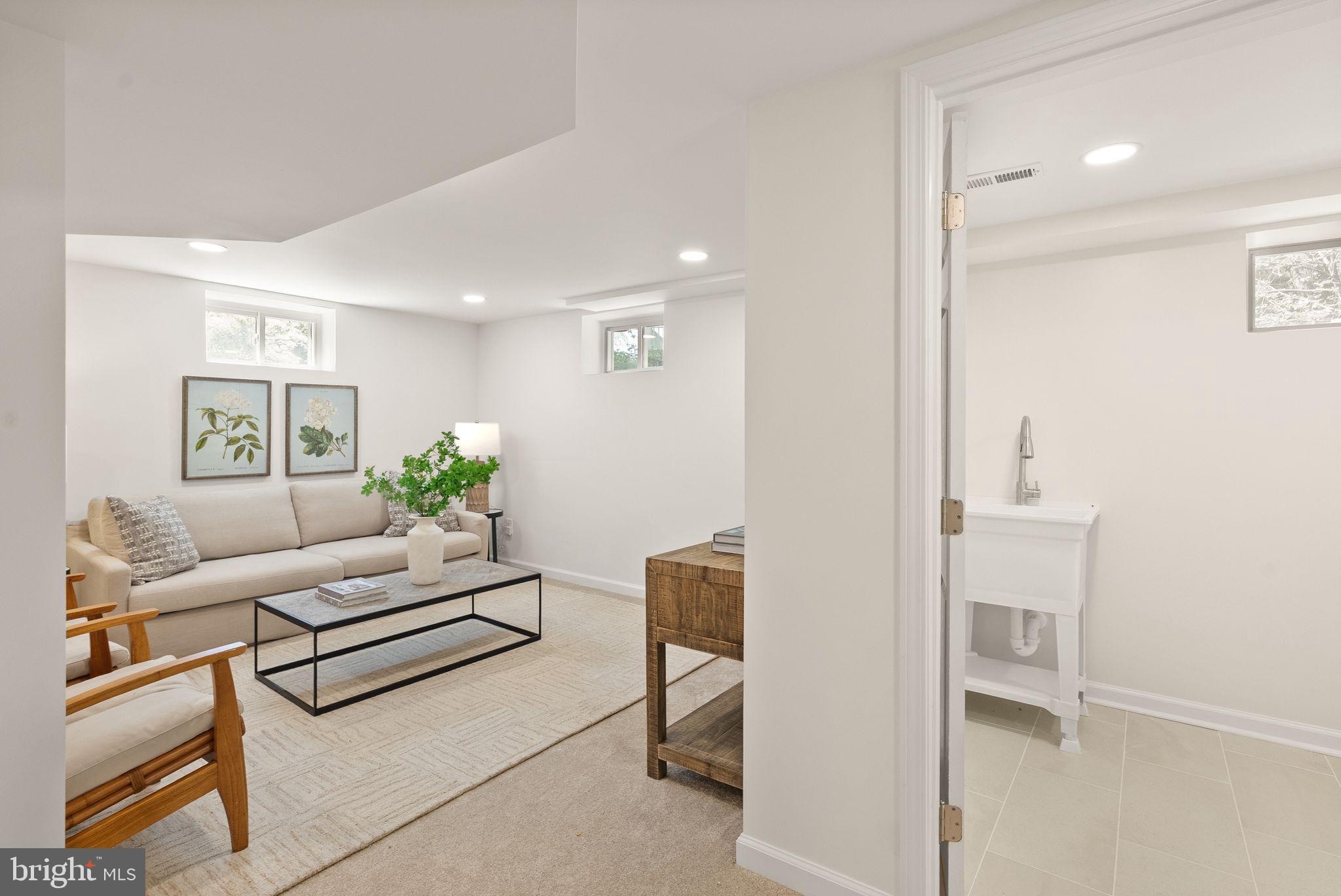 BROYHILL CREST - Residential