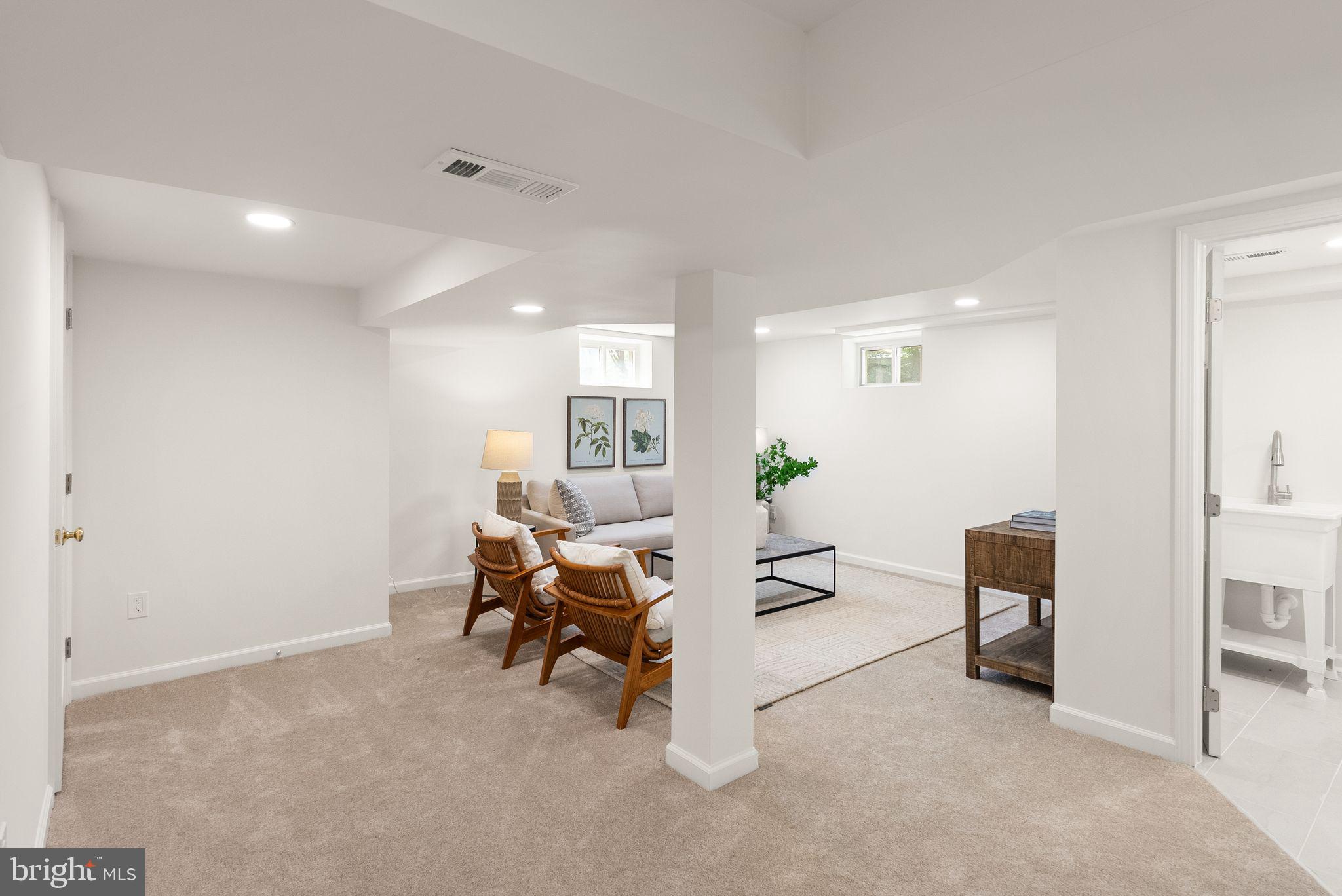 BROYHILL CREST - Residential