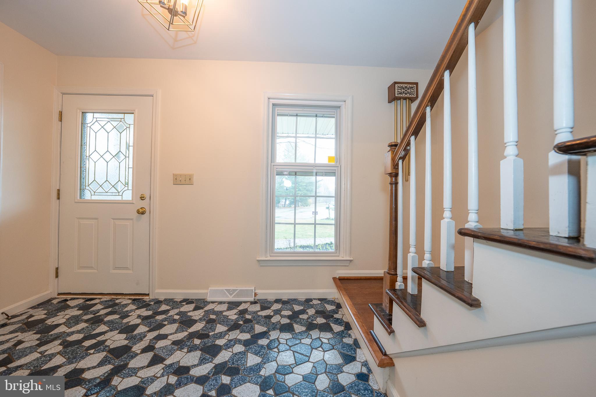 8 ARIANNA LANE
