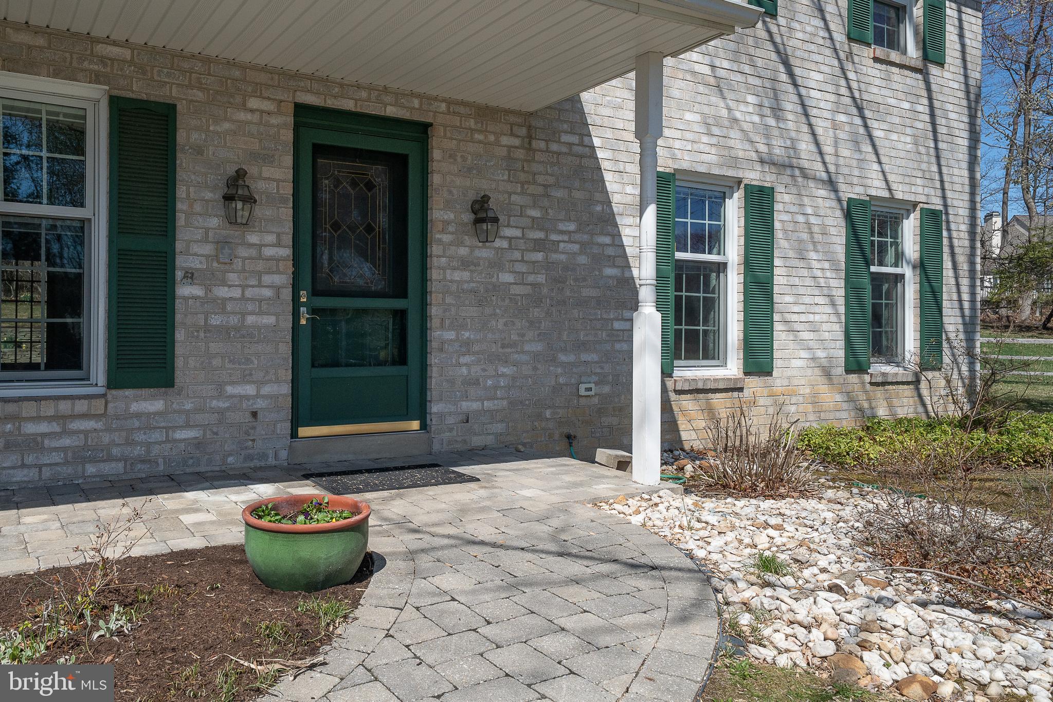 8 ARIANNA LANE