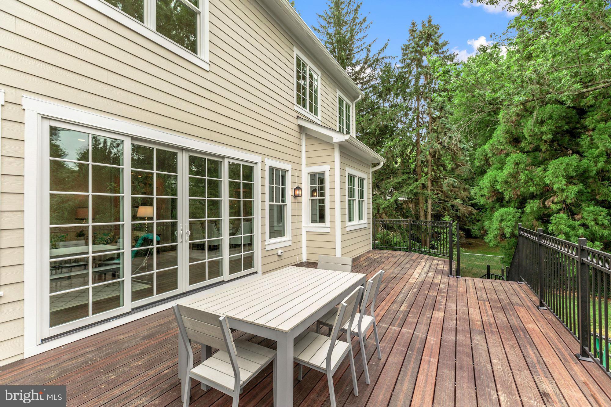 CHESTERBROOK WOODS - Residential