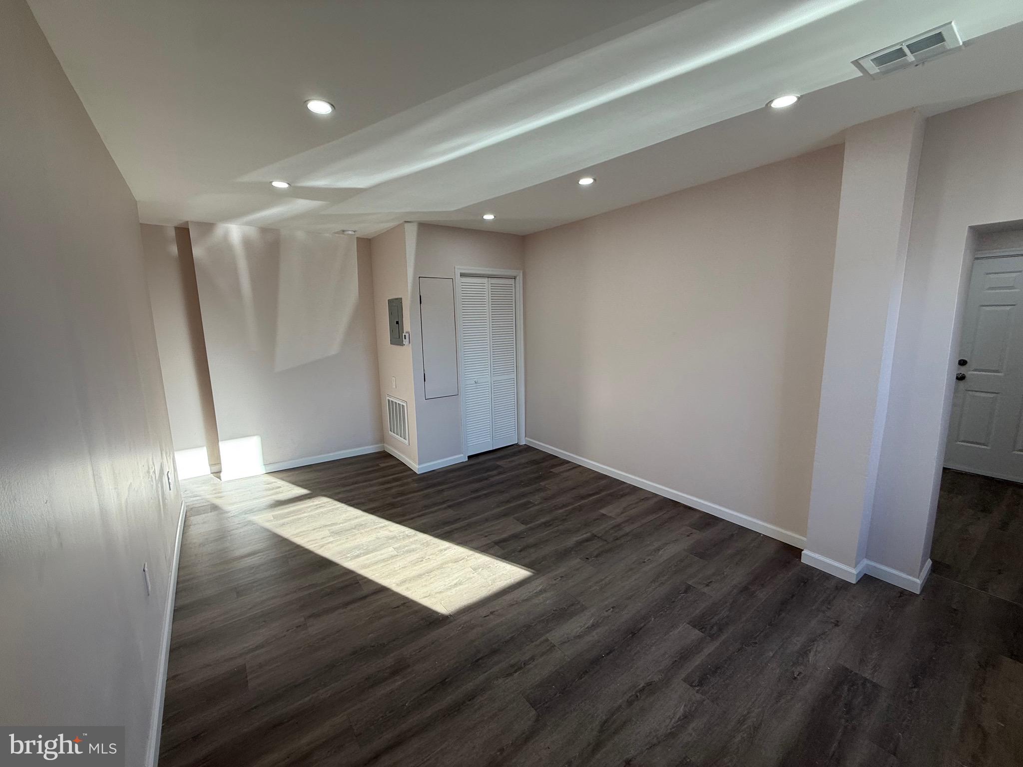 2537 E AUBURN STREET 1