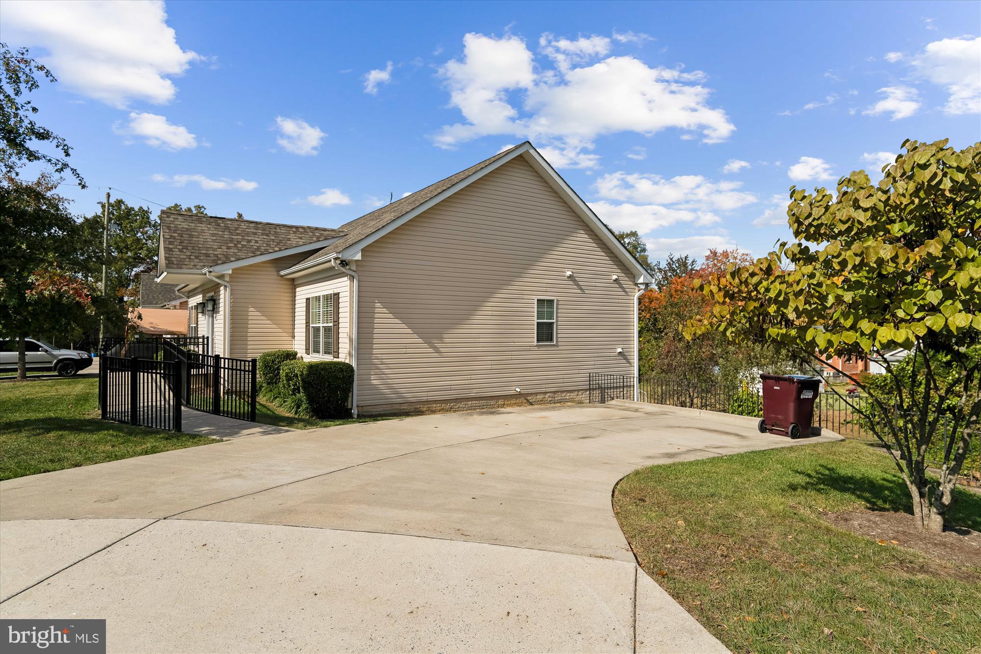 RIVERDALE HEIGHTS - Residential