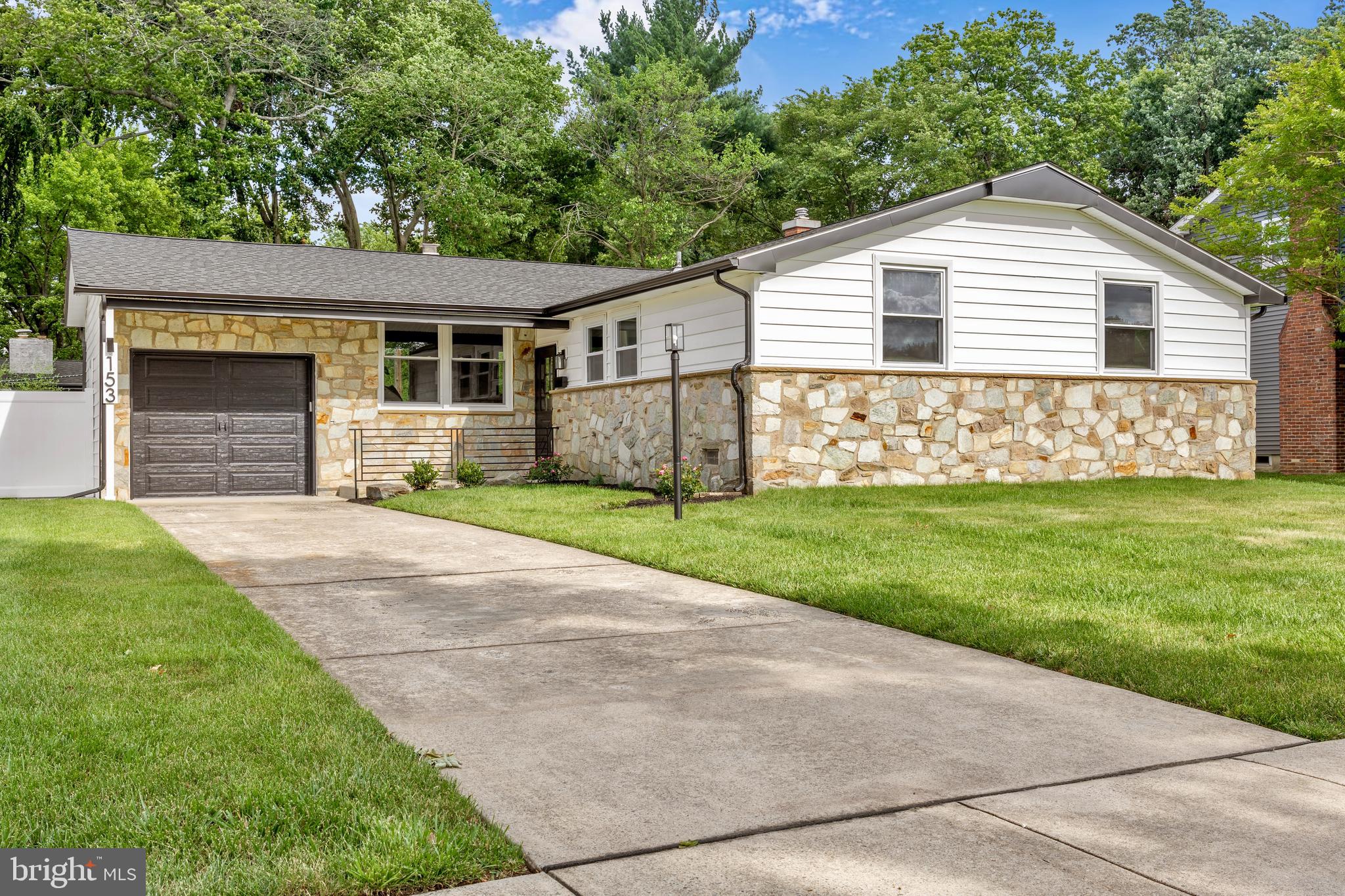 153 RAMBLEWOOD PARKWAY