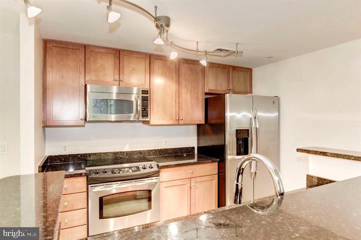 1020 HIGHLAND STREET N. 212