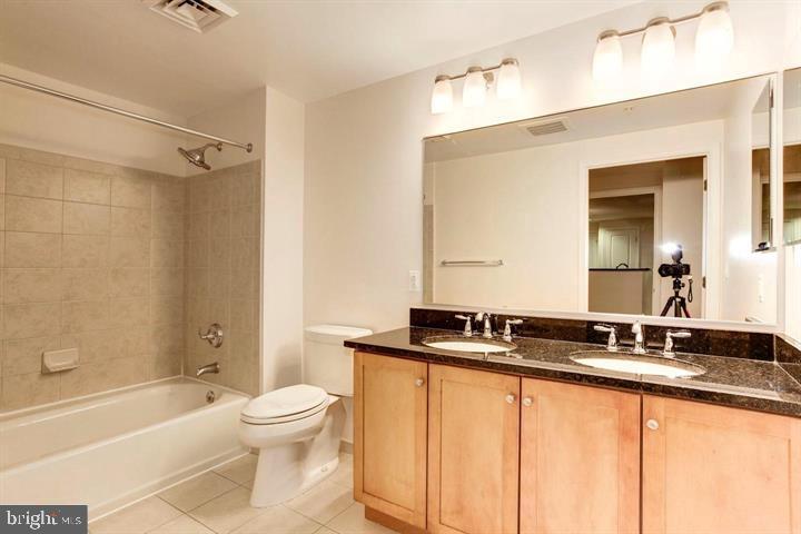 THE PHOENIX CONDOMINIUMS - Residential Lease