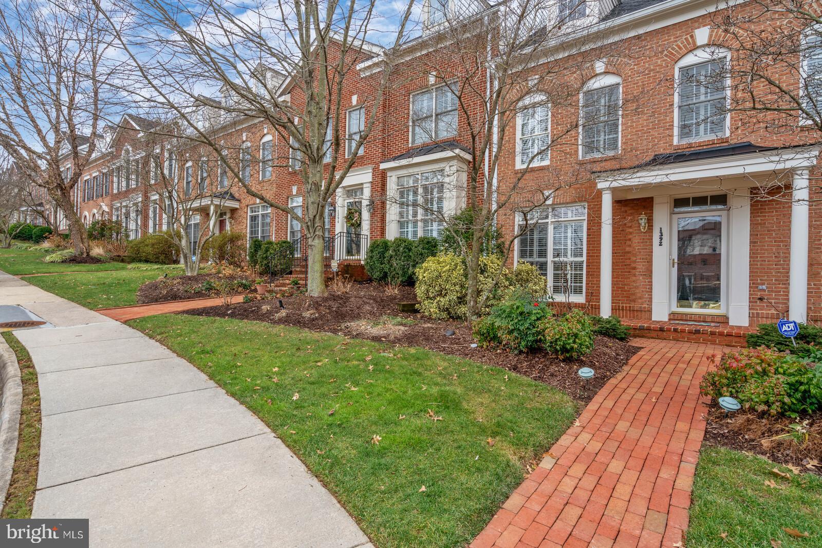 MCLEAN VILLAGE - Residential