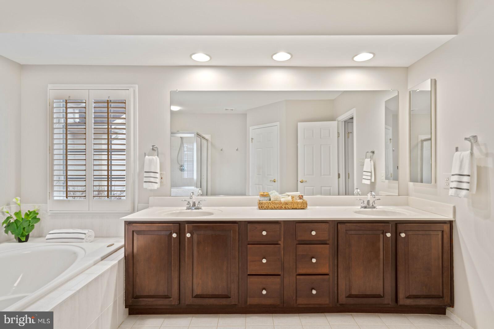 MCLEAN VILLAGE - Residential