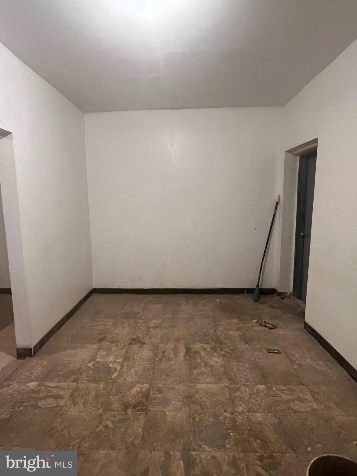 2148 N FRONT STREET N COMMERCIAL