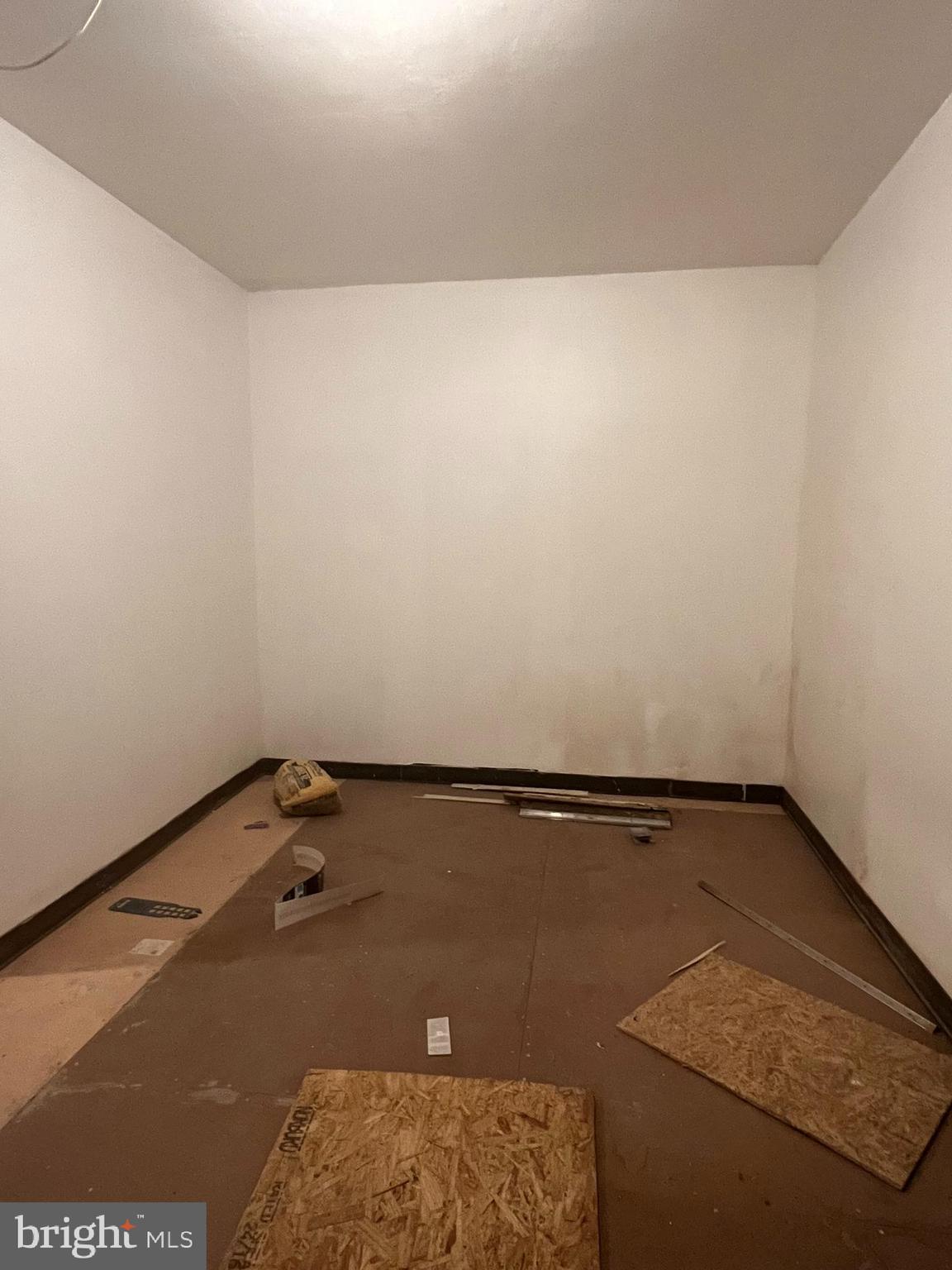 2148 N FRONT STREET N COMMERCIAL