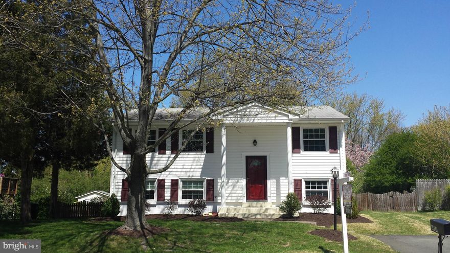 Sparkle and Shine.  Well maintained home with large family room and sunroom addition. Beautiful gas fireplace.  New insulated windows and doors, new kitchen floor, new ww/carpet. Newly renovated LL bath.   Great sunroom that steps out onto new patio. New gutters and trim with maintenance free siding. Beautiful lot, nicely landscaped. Fully fenced. Close to 95, Ft. Belvoir,& Quantico.