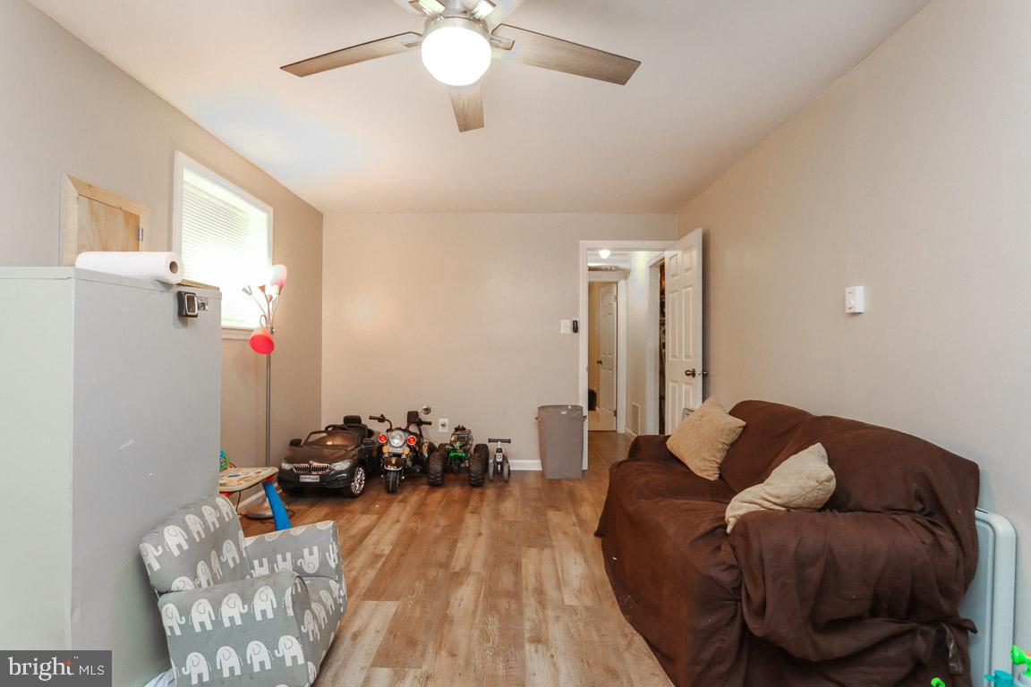 WOODPOINT MANOR - Residential