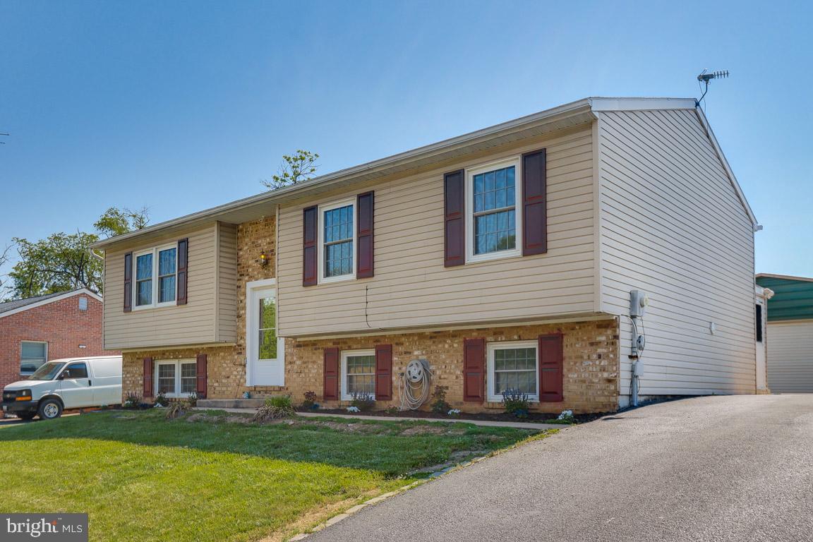 WOODPOINT MANOR - Residential