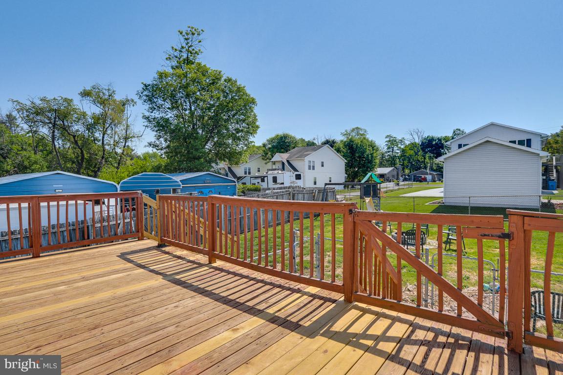 WOODPOINT MANOR - Residential