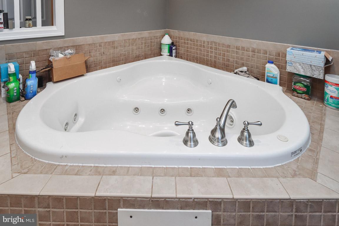 WOODPOINT MANOR - Residential