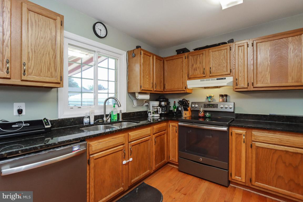 WOODPOINT MANOR - Residential