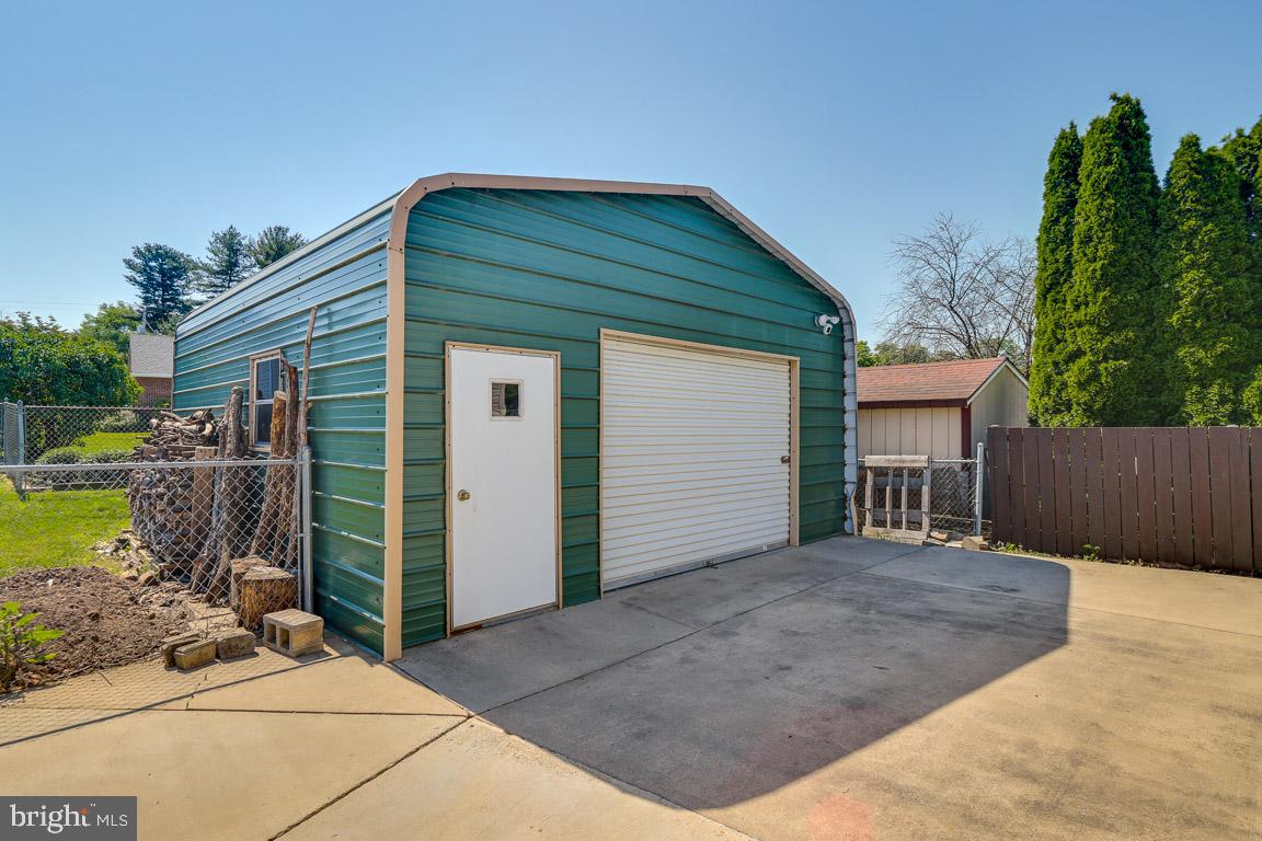 WOODPOINT MANOR - Residential