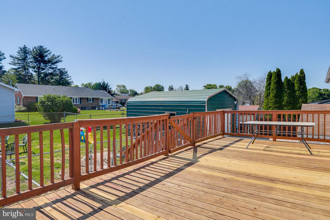 WOODPOINT MANOR - Residential