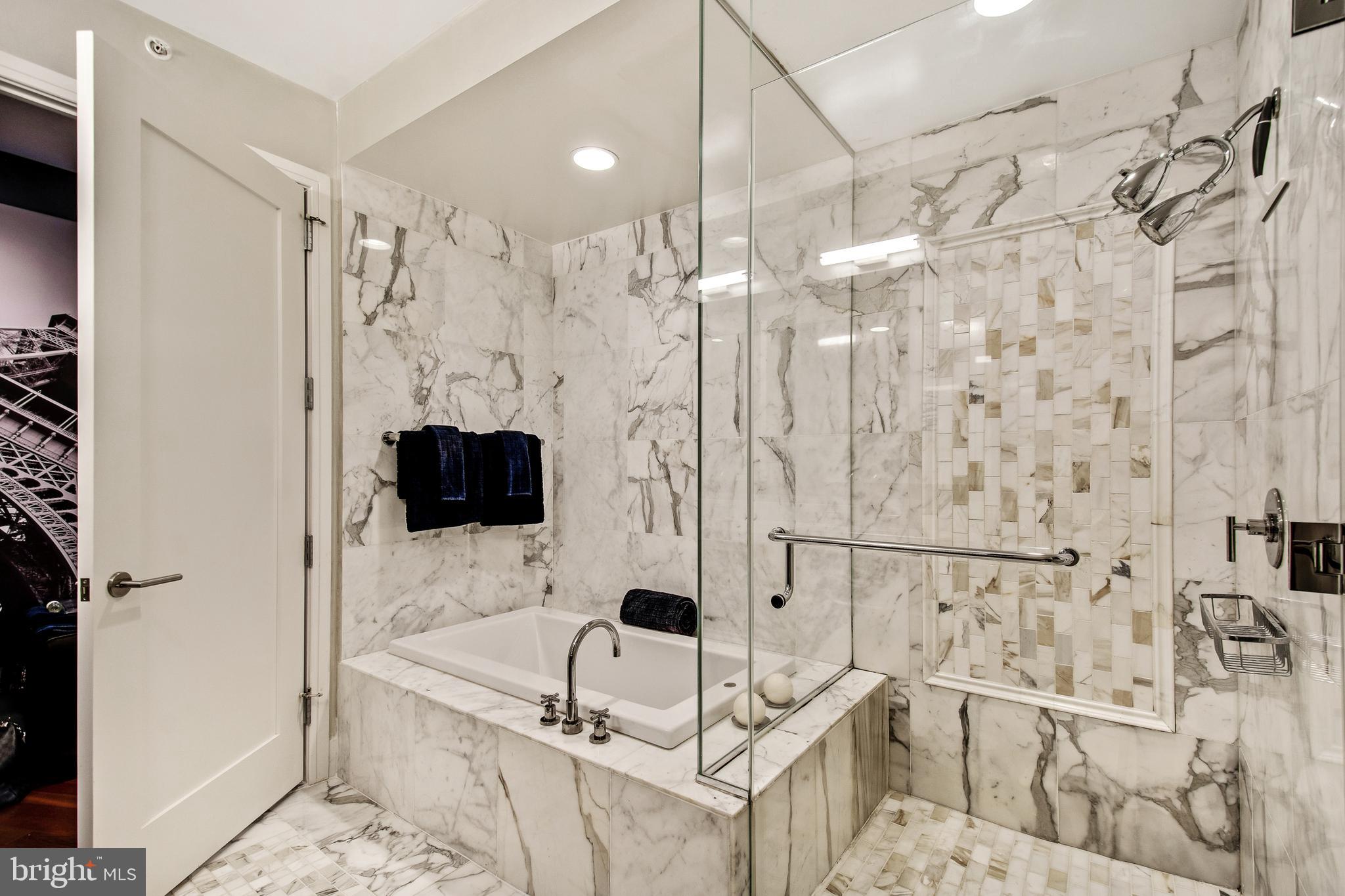 AVENUE OF THE ARTS - Residential