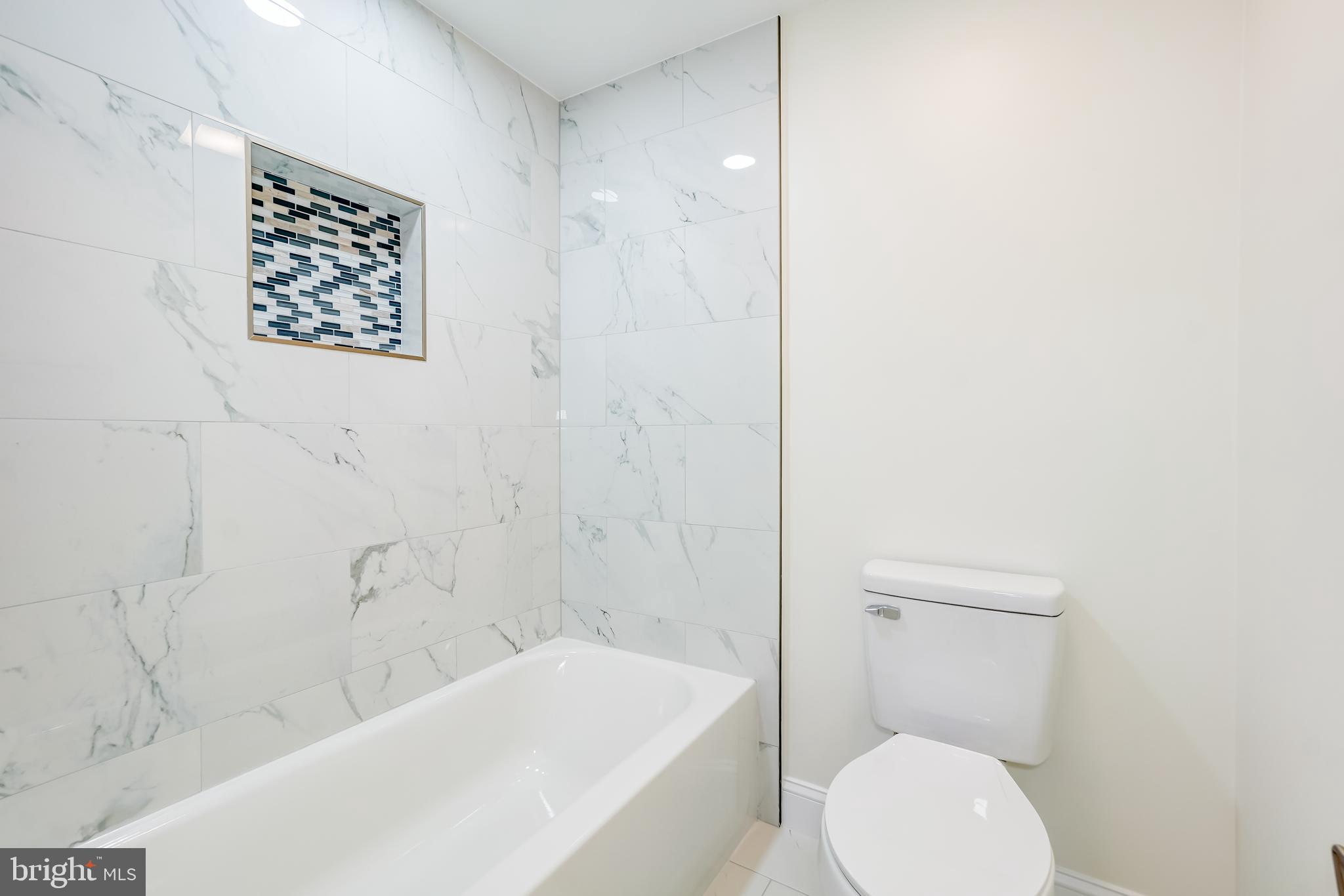 FARMINGDALE - Residential