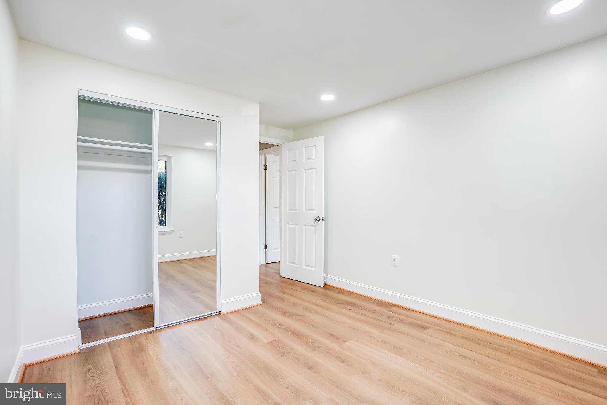 FARMINGDALE - Residential