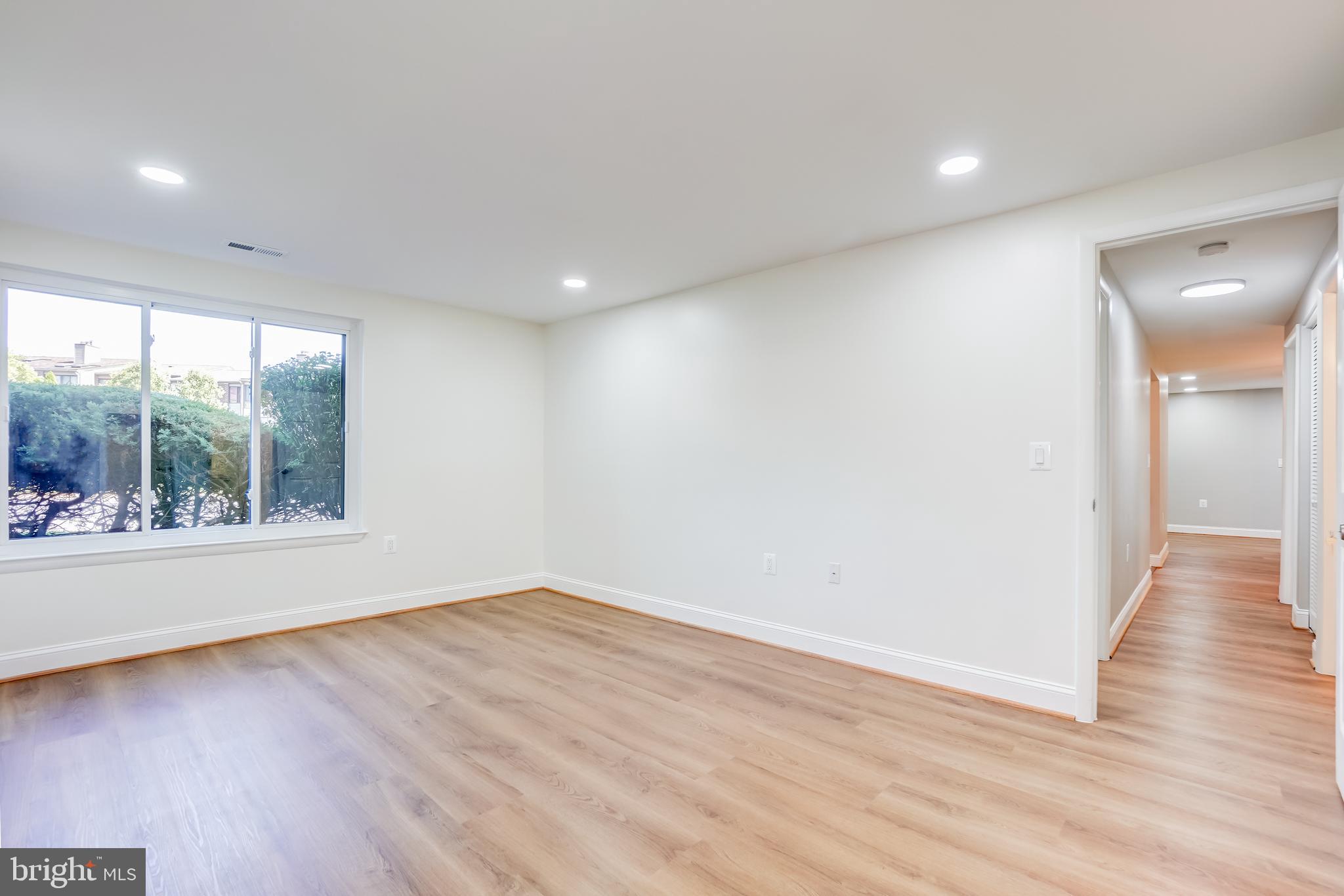 FARMINGDALE - Residential