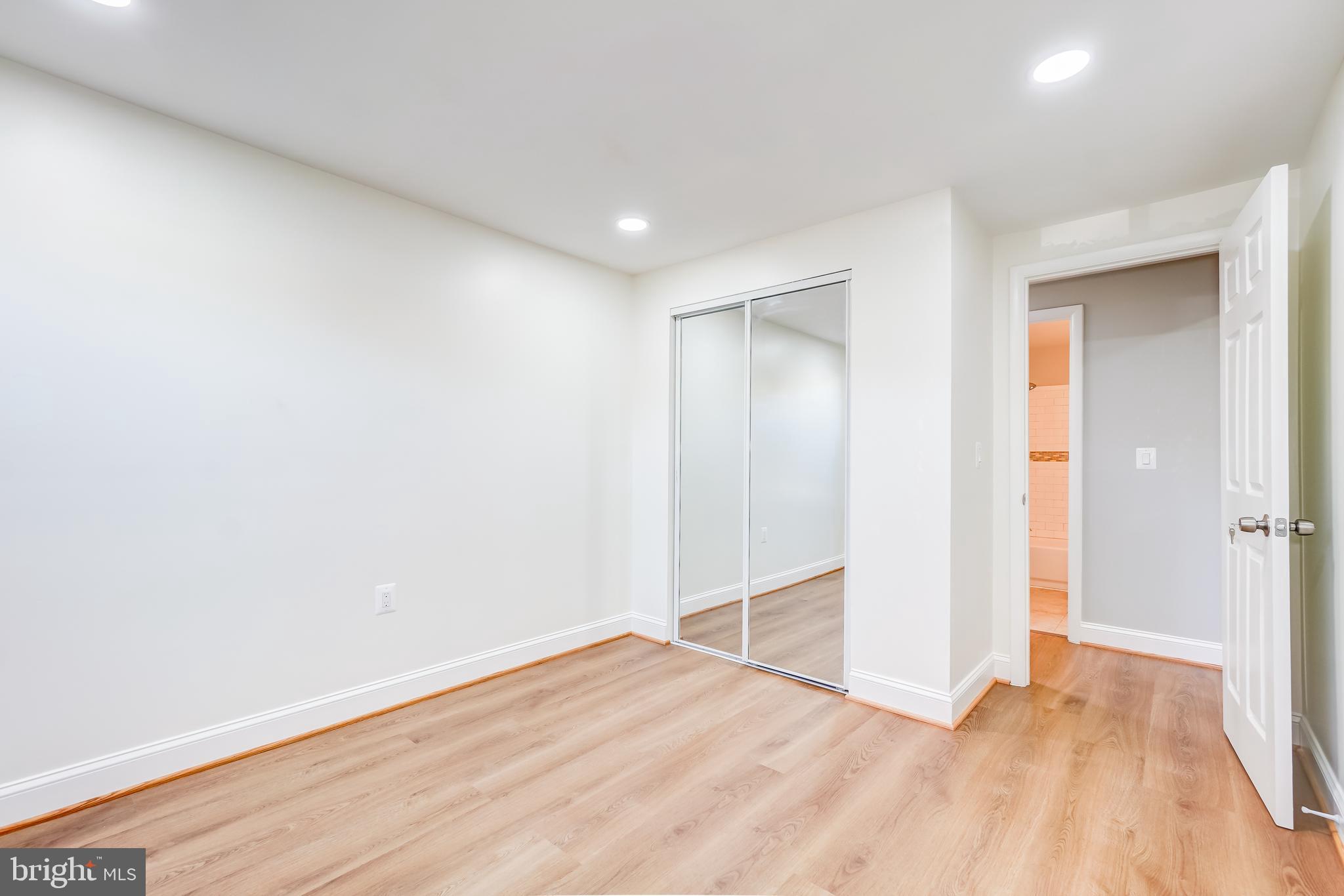 FARMINGDALE - Residential