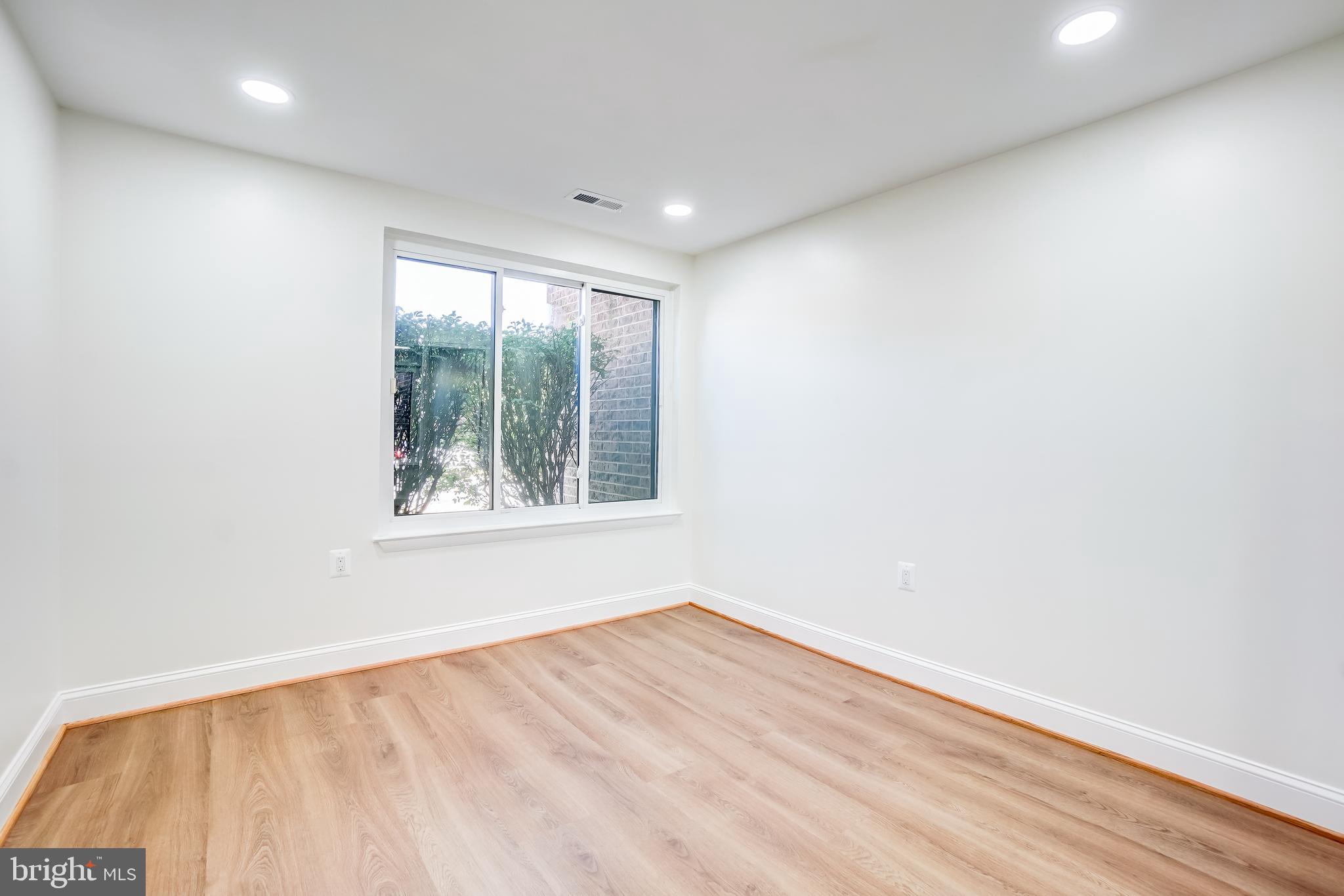 FARMINGDALE - Residential