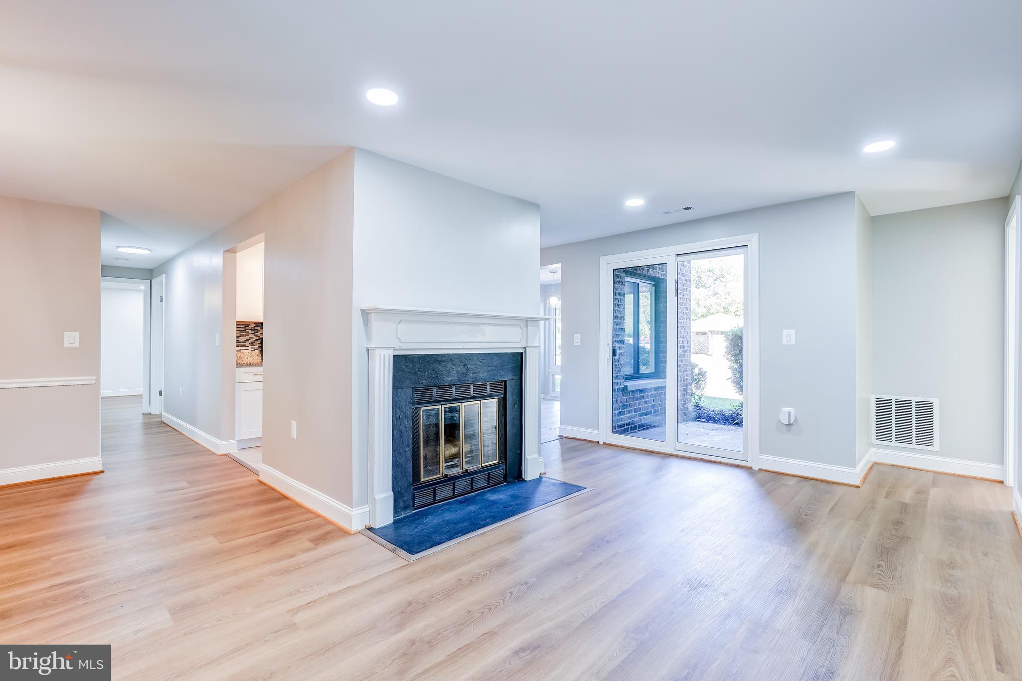 FARMINGDALE - Residential