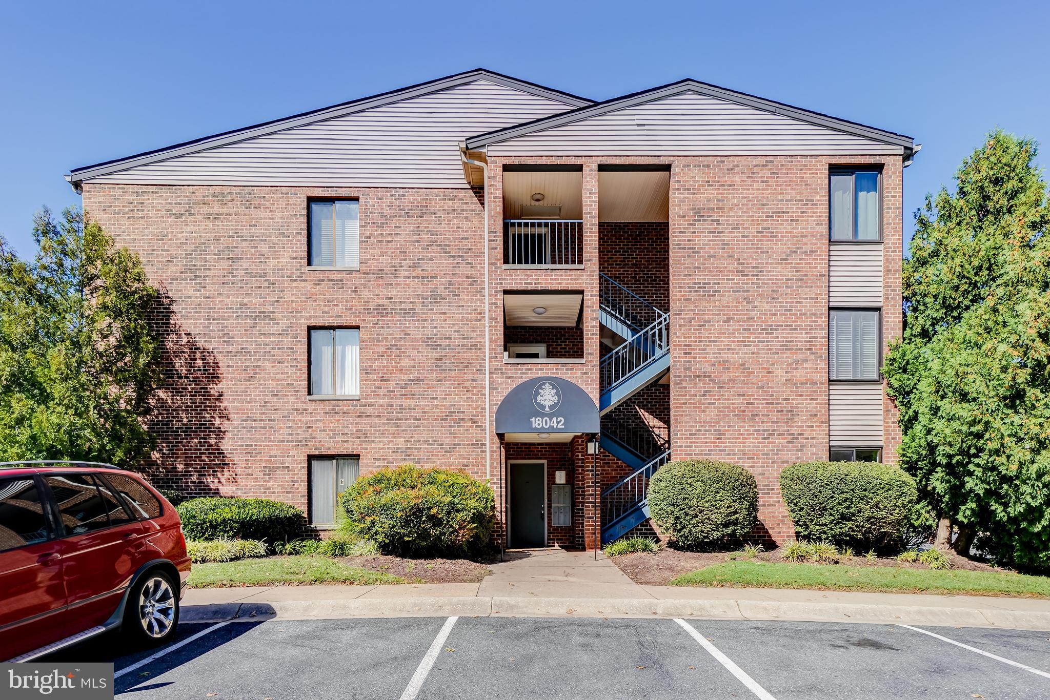 FARMINGDALE - Residential